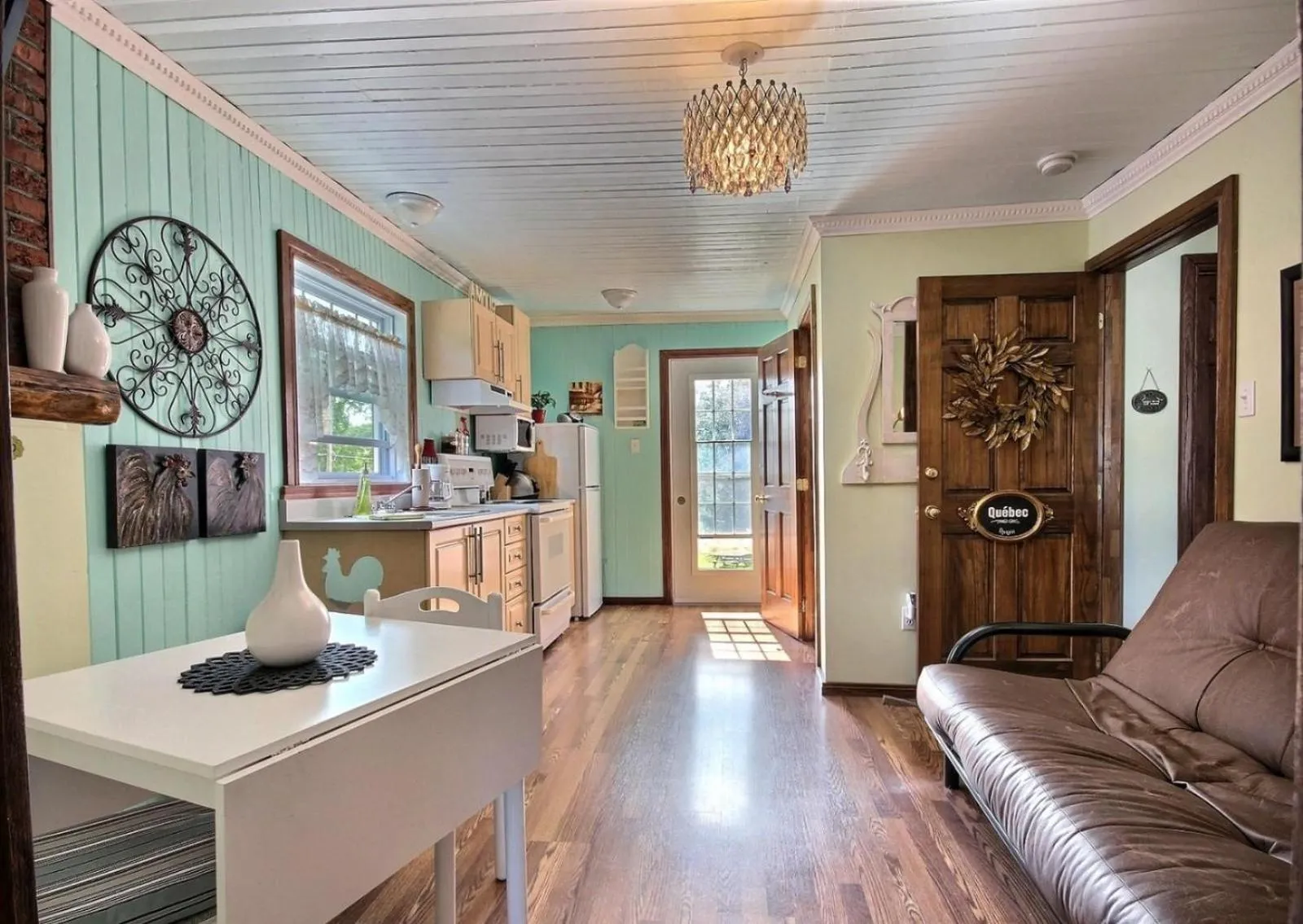 Kitchen or kitchenette in Gîte du Village - Deschambault