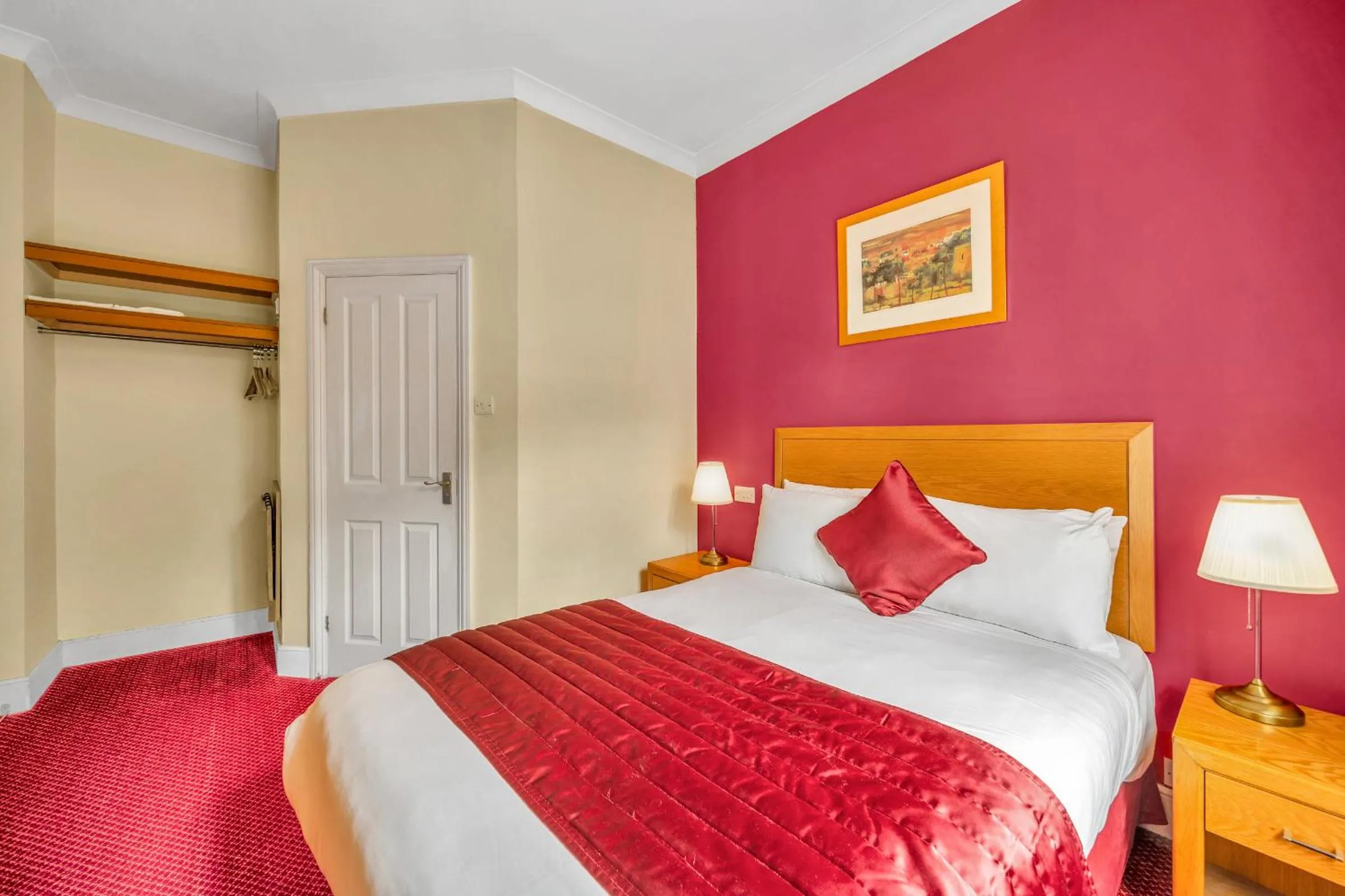 Bed in Dial House Hotel