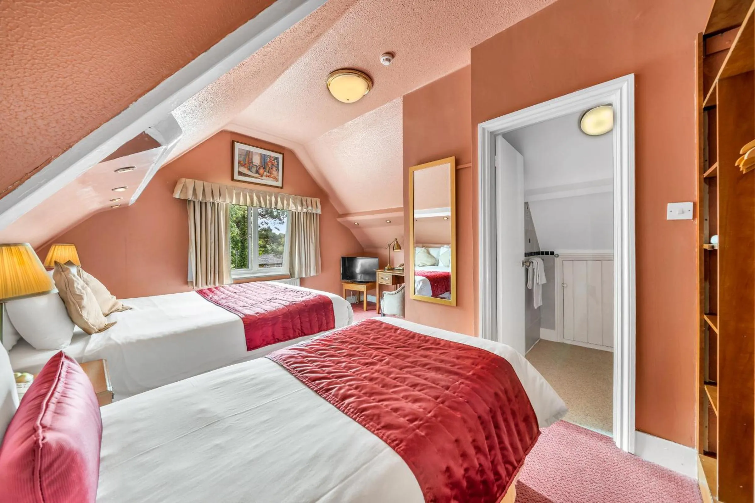 Family, Bed in Dial House Hotel