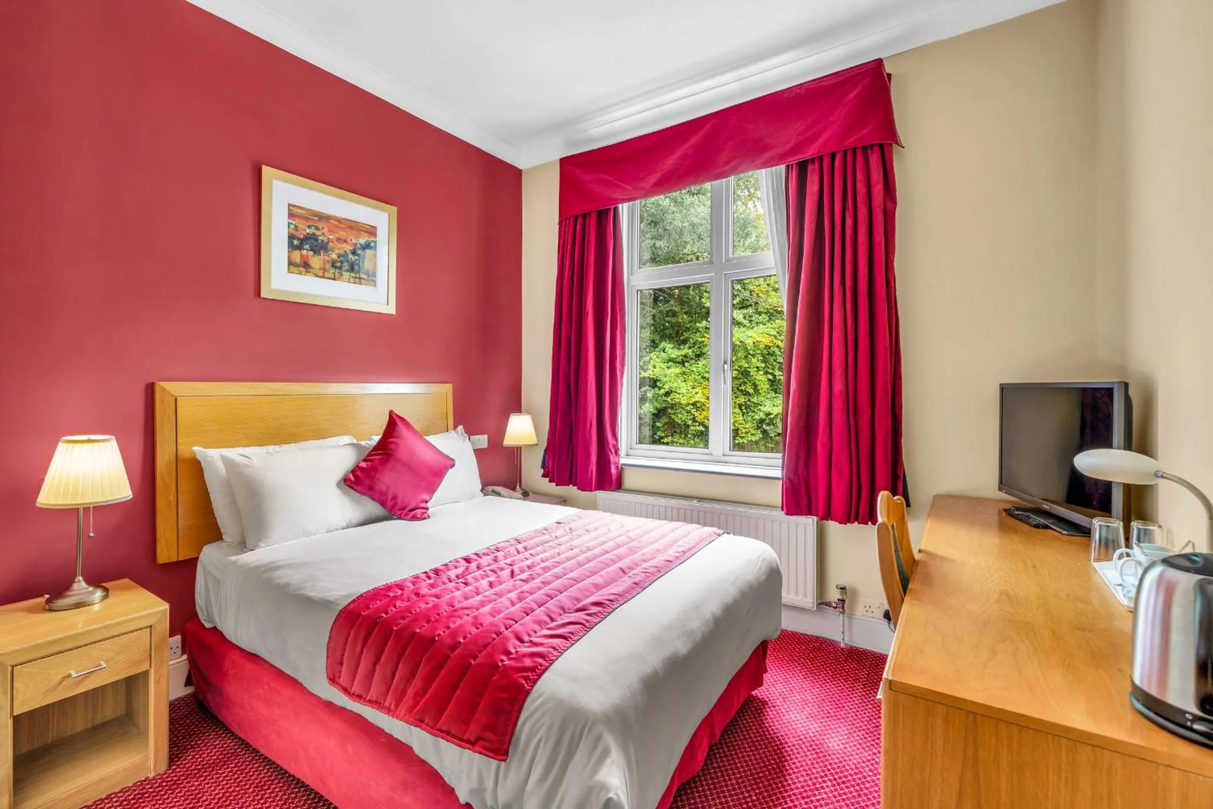 Bed in Dial House Hotel