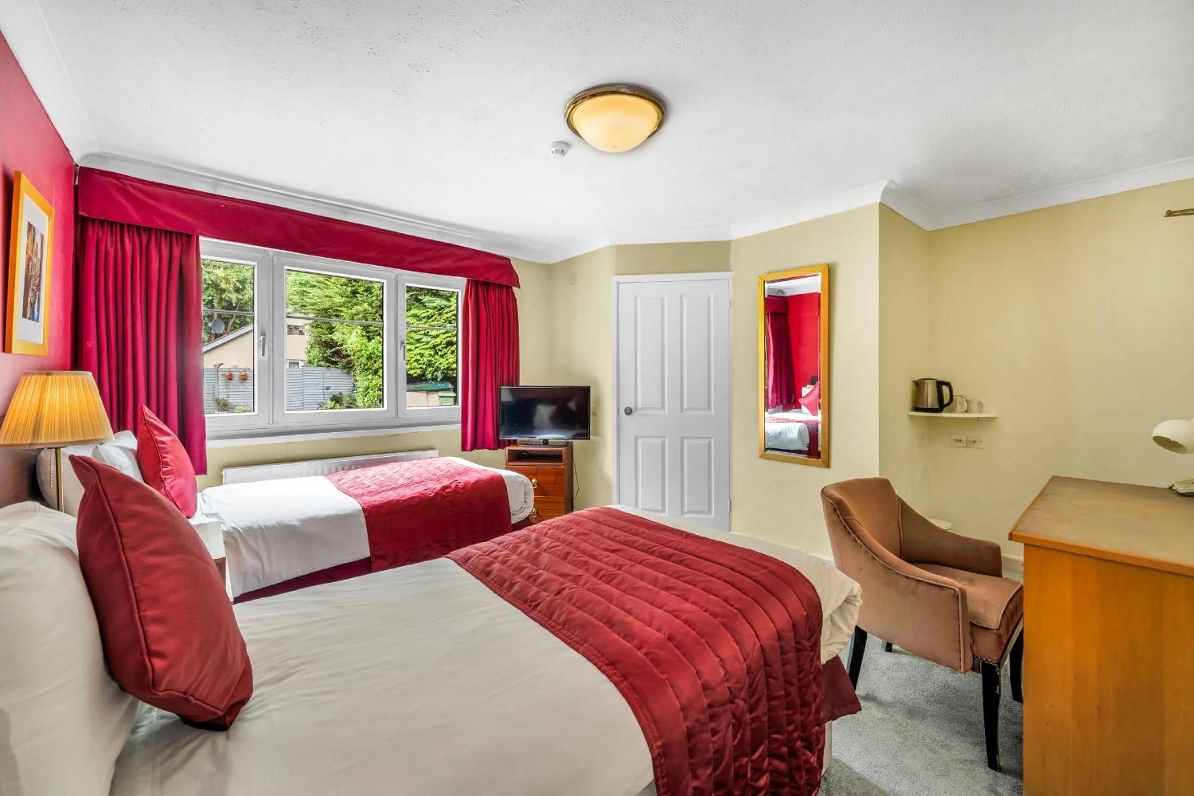 Bed in Dial House Hotel