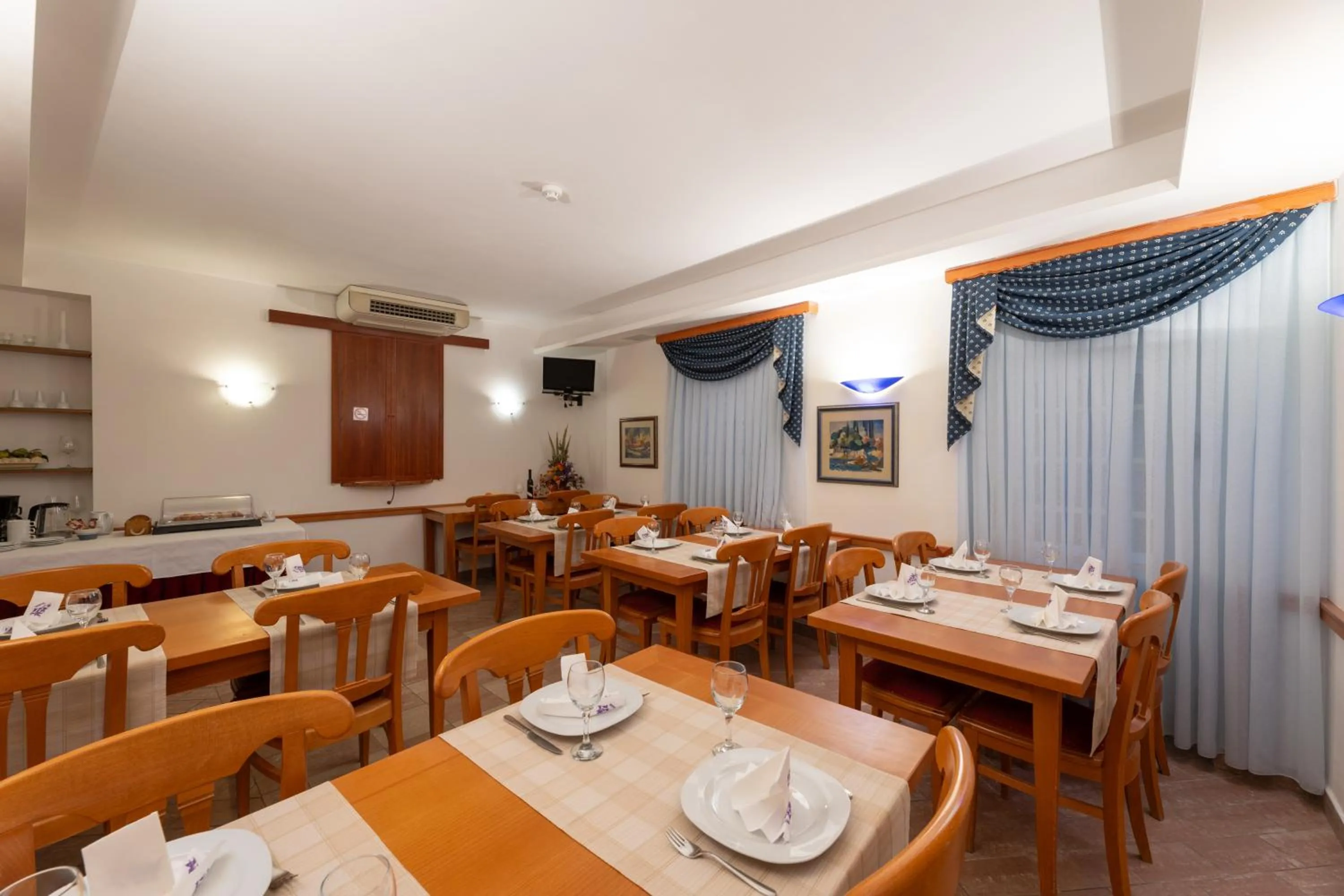 Restaurant/places to eat in Villa Fontana