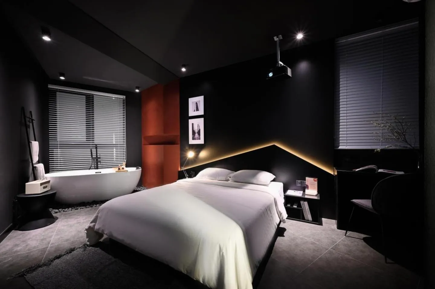 Bedroom, Bed in KIN Wander Tân Bình, The Mountain