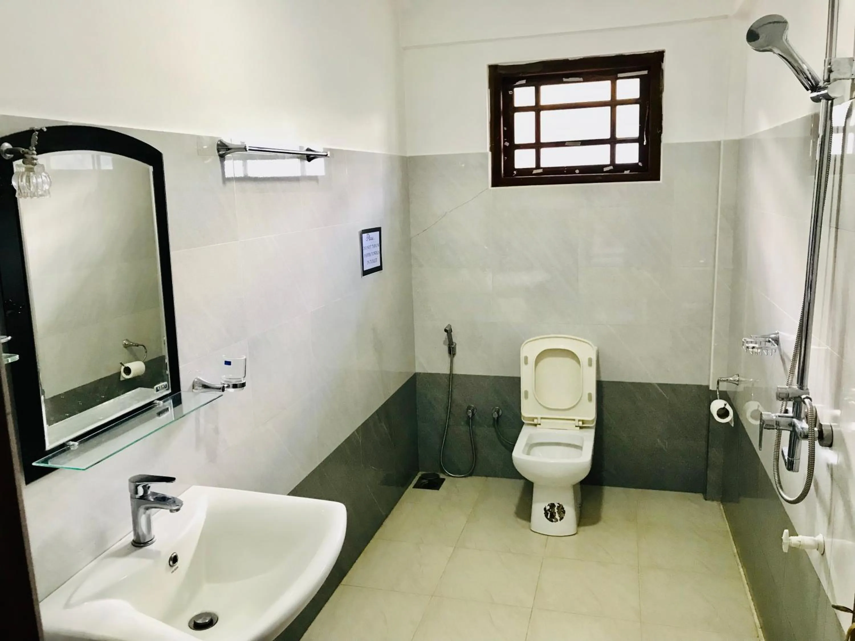 Shower in Belmond Ella