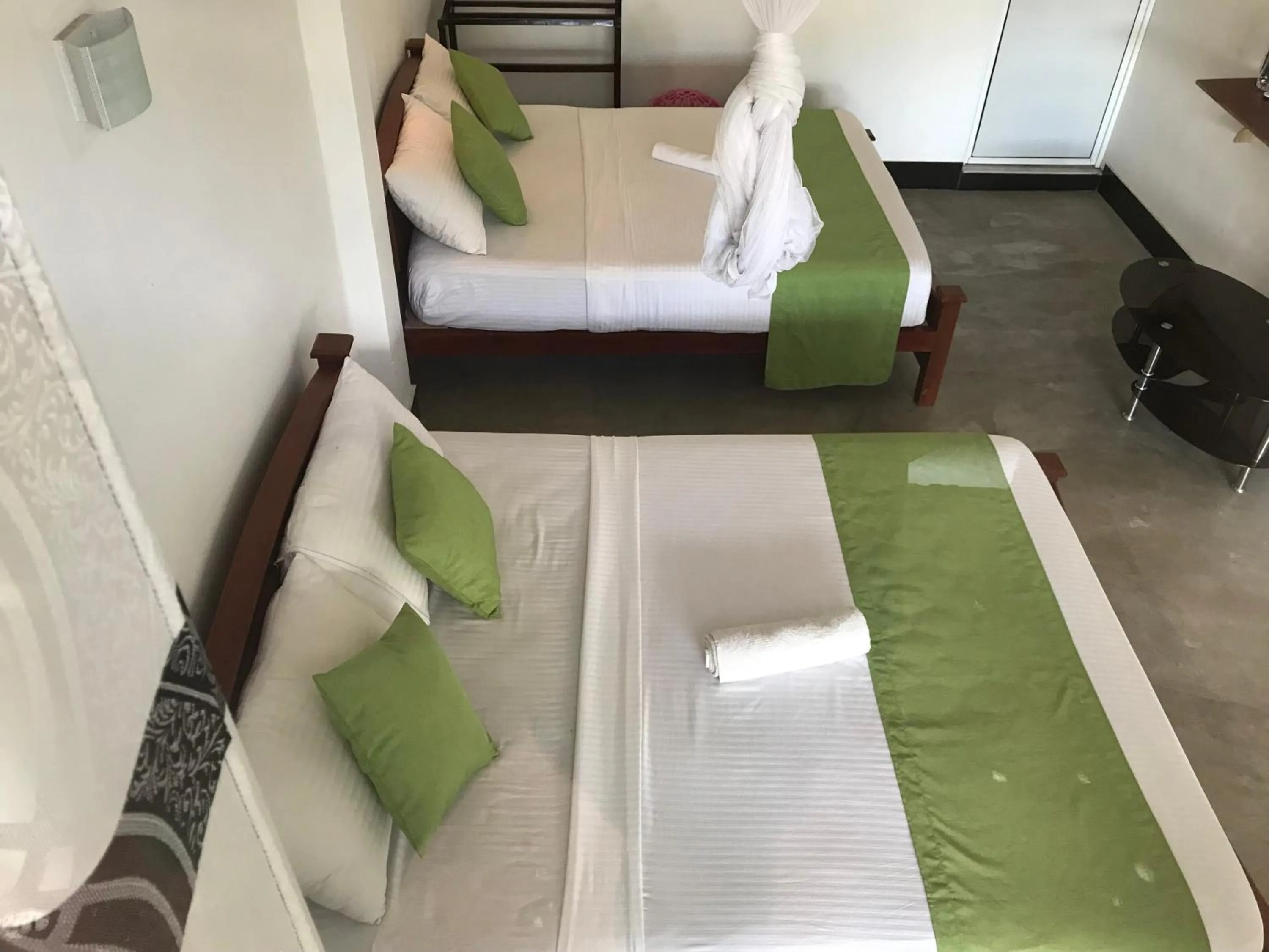 Photo of the whole room in Belmond Ella