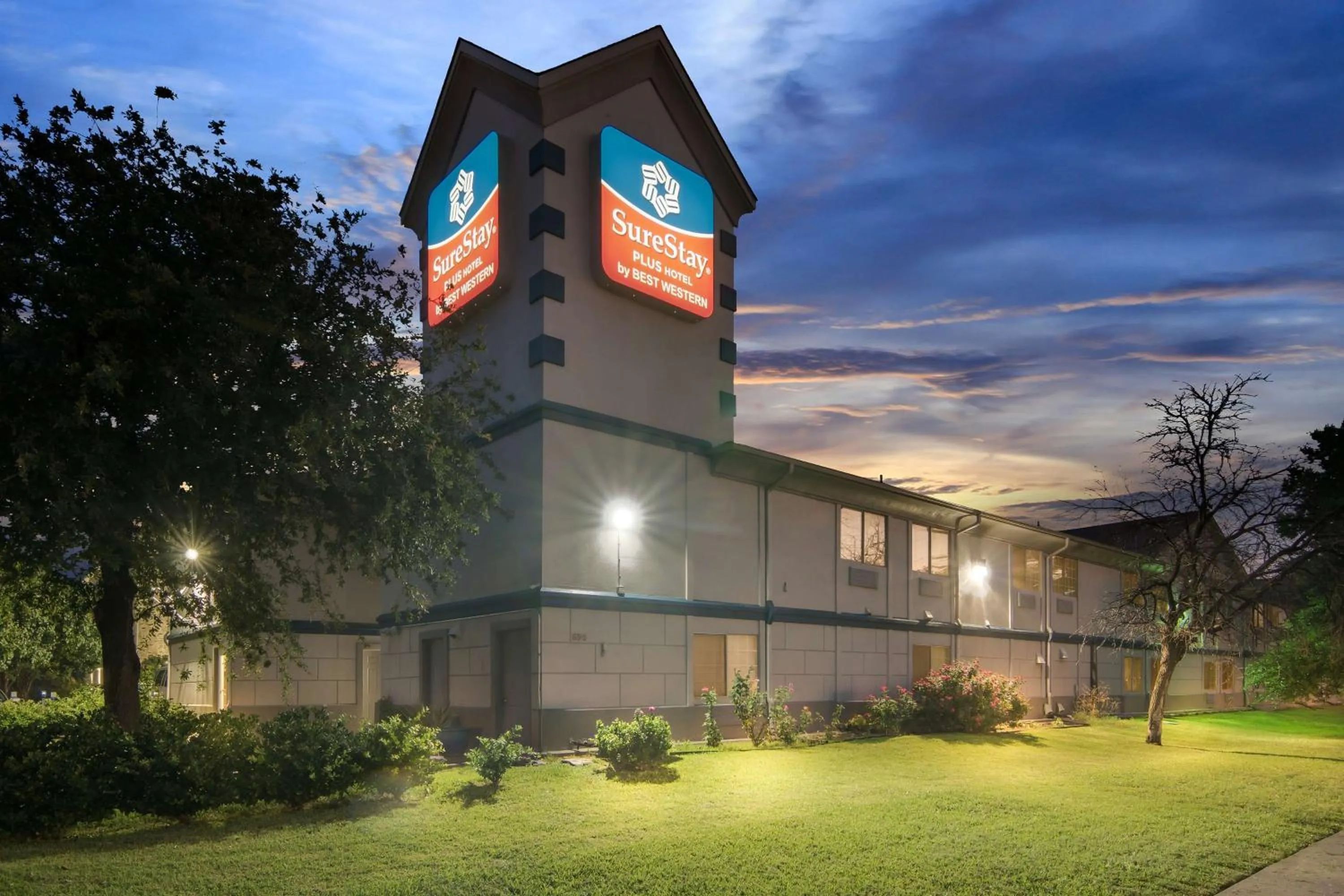 Property building in SureStay Plus by Best Western Fort Worth Benbrook