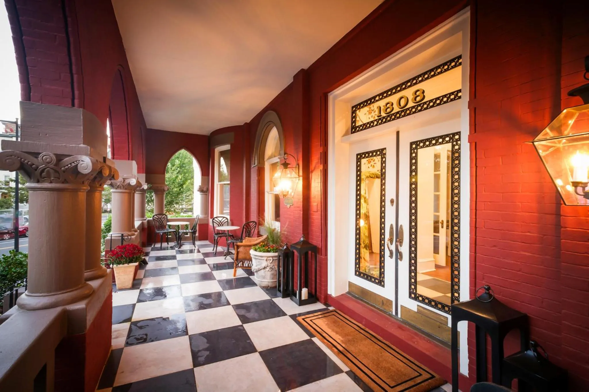 Facade/entrance in Swann House