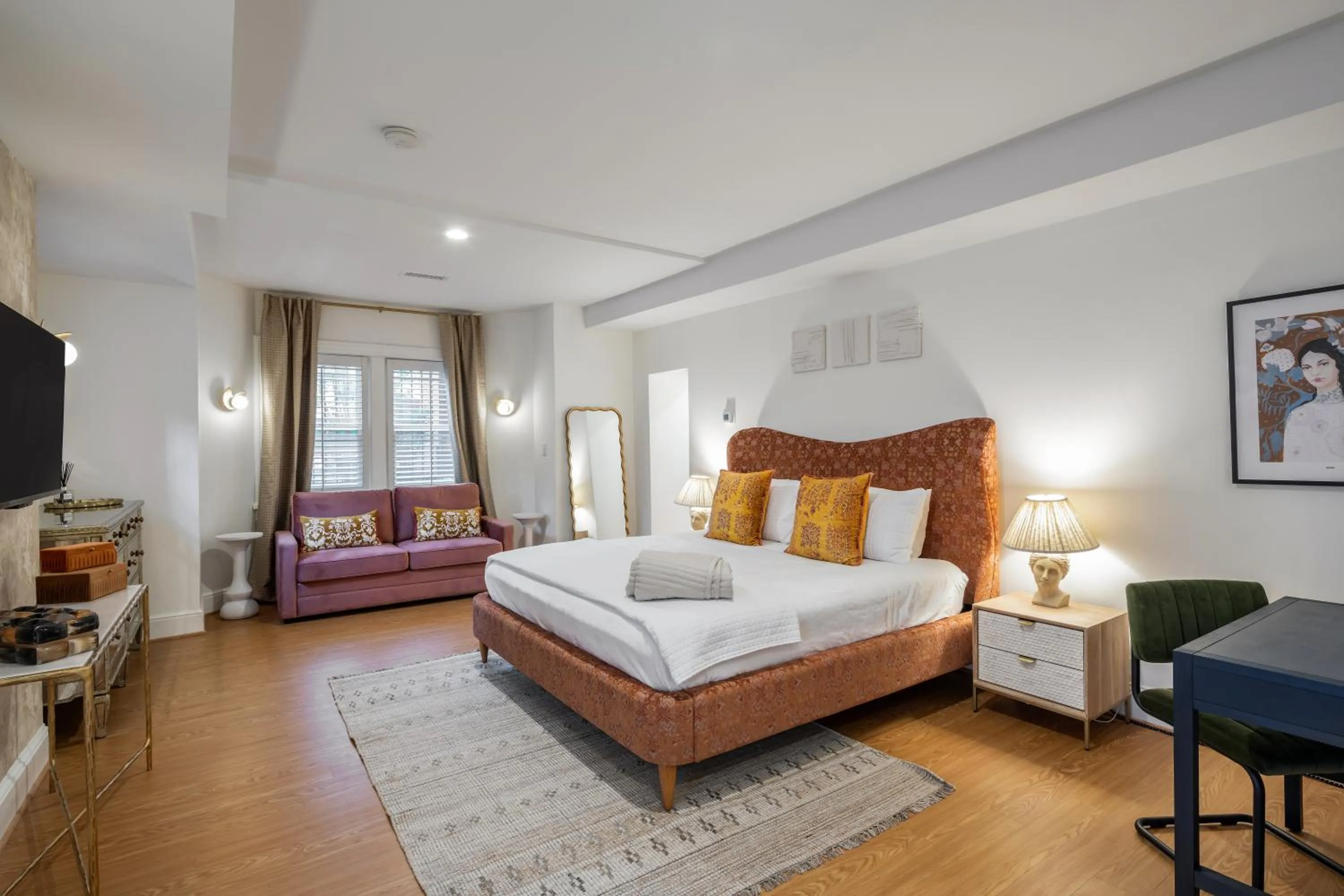 Bedroom, Bed in Swann House