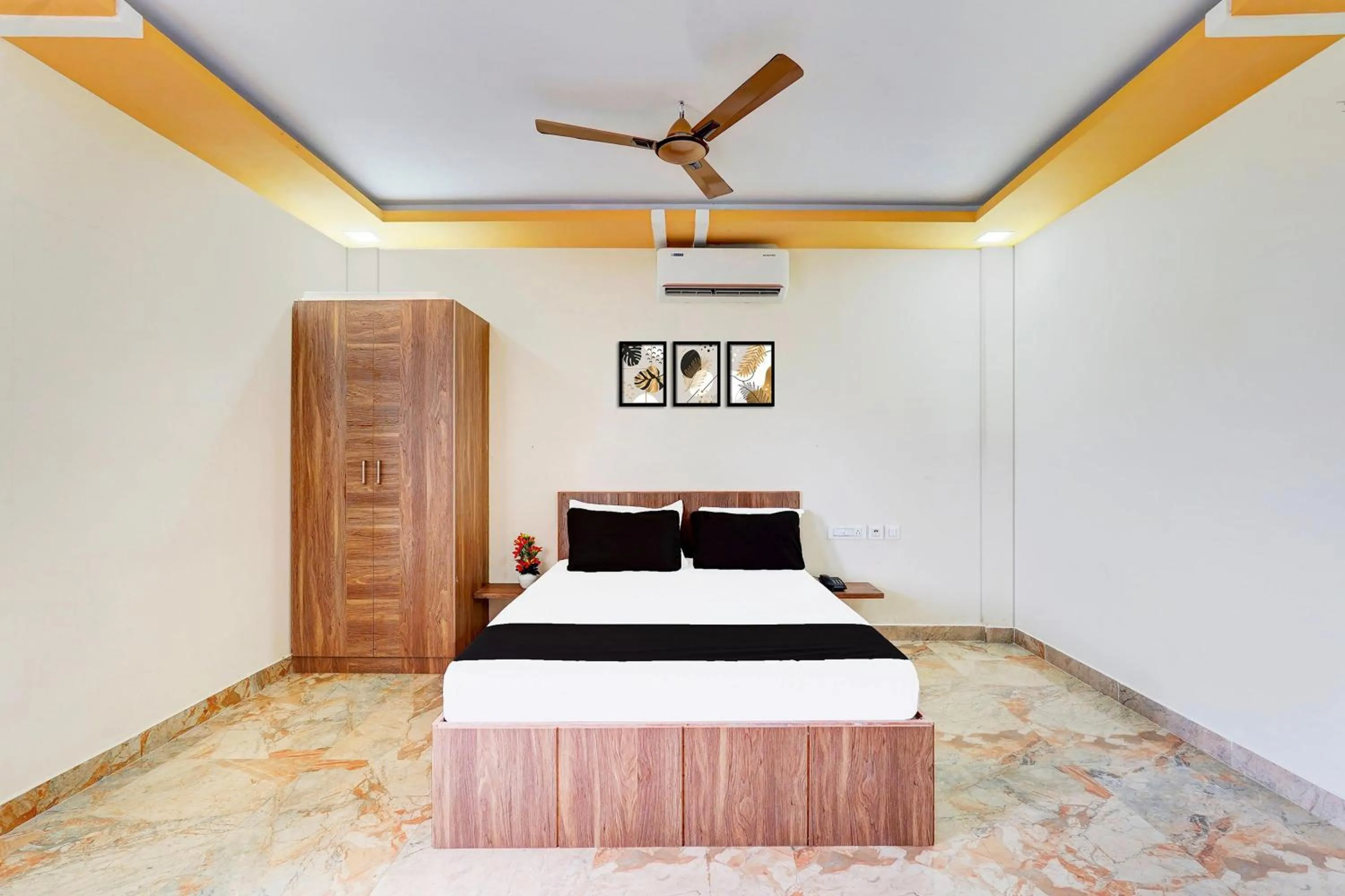 Bedroom, Bed in Super Hotel O Sriperambadhur formerly Radha Residency