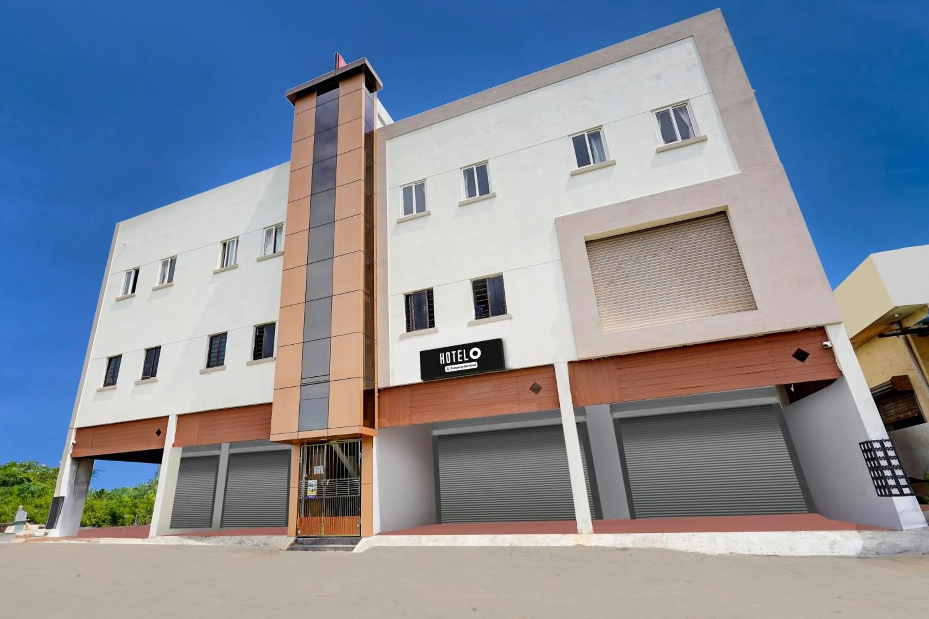 Facade/entrance in Super Hotel O Sriperambadhur formerly Radha Residency