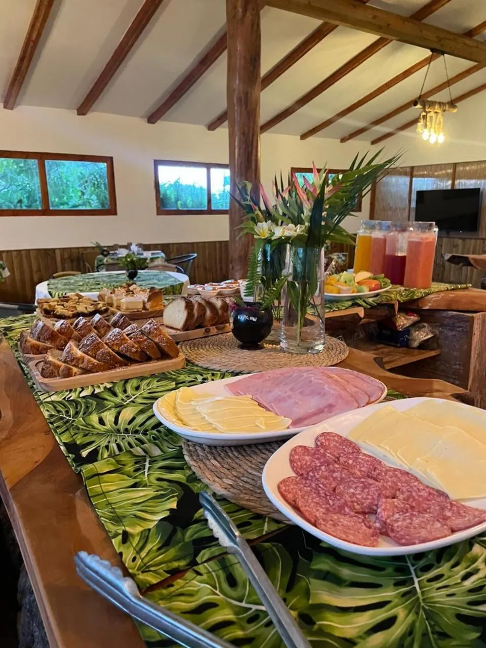 Buffet breakfast in Hotel Hotu Matua by EI