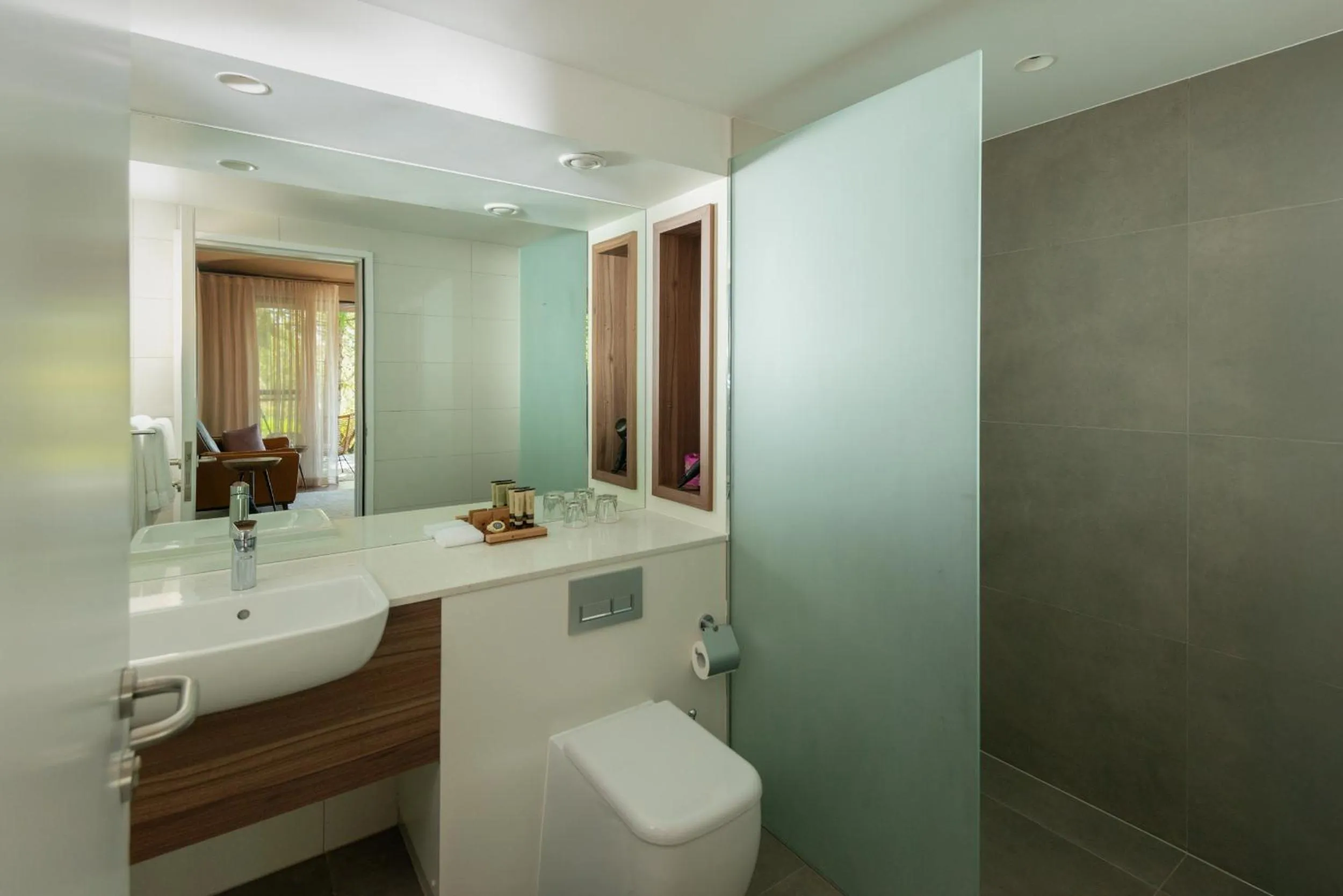 Shower in Parklands Country Gardens & Lodges Blue Mountains