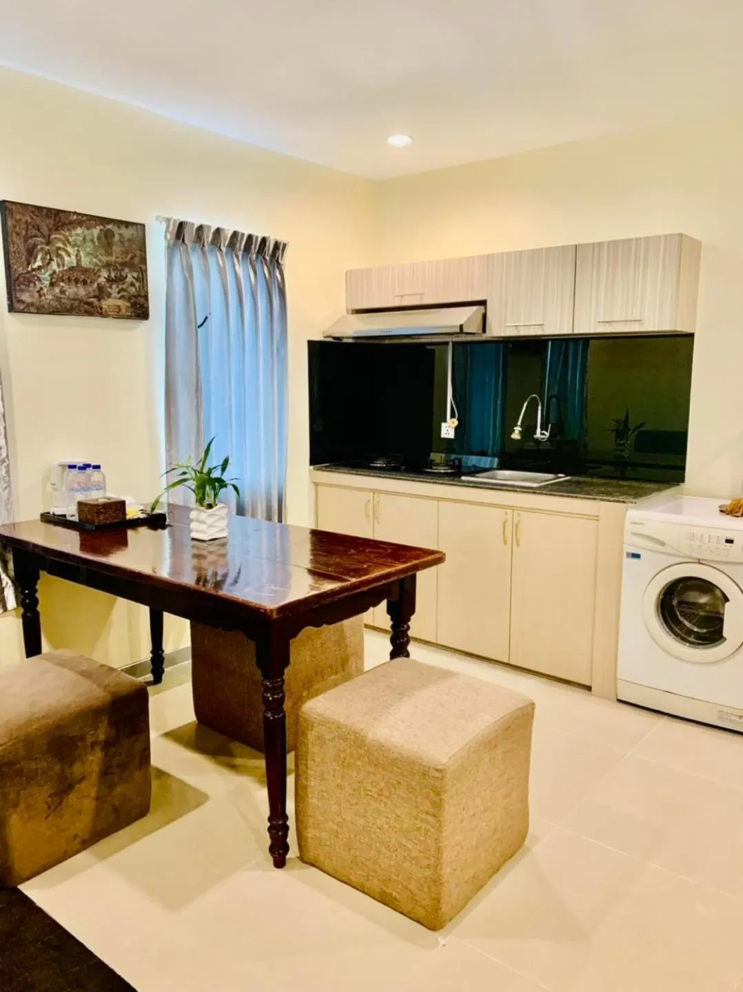 White Residence Hotel & Apartment