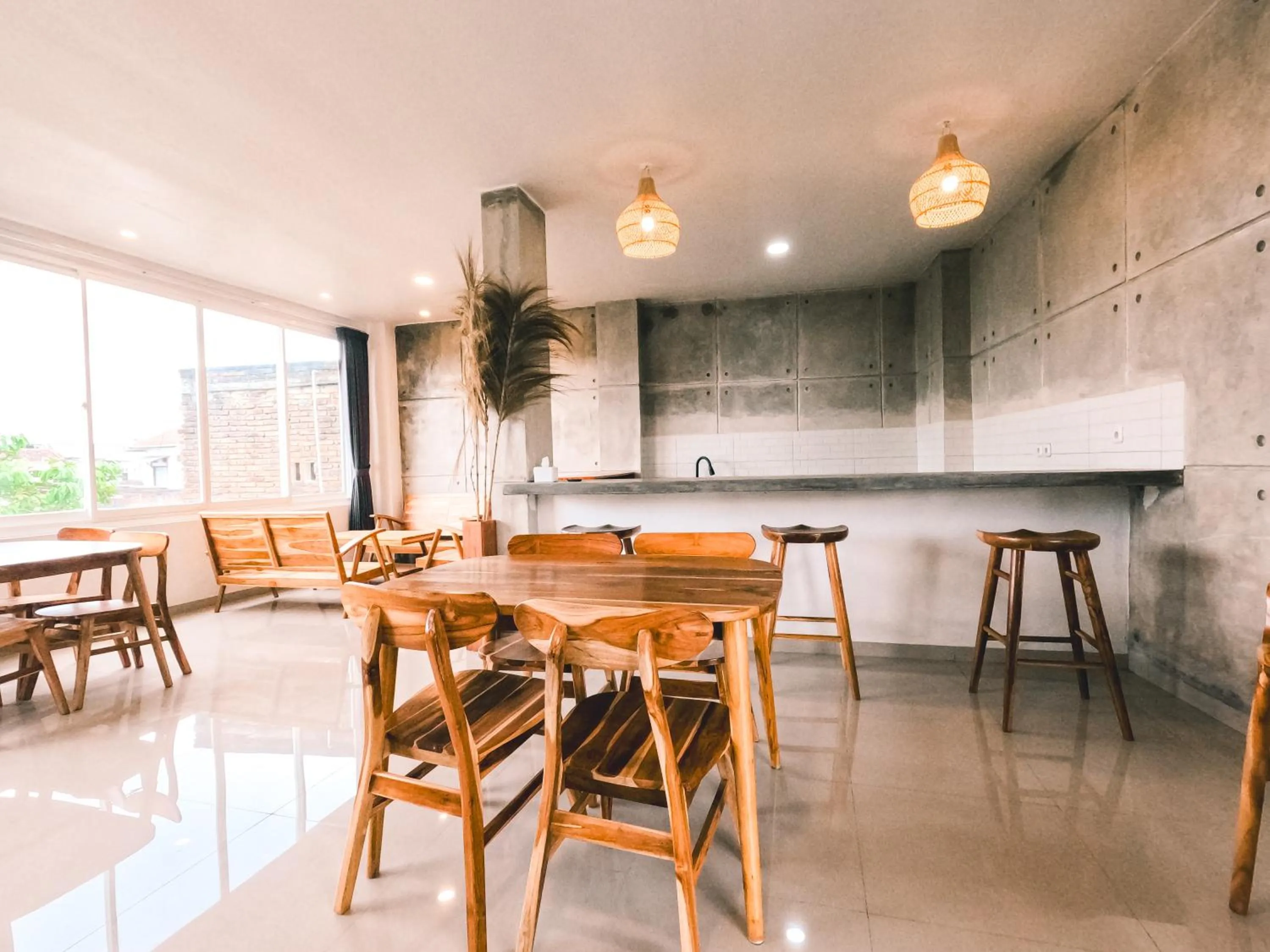 Restaurant/places to eat in Zavana rooms & Restaurant