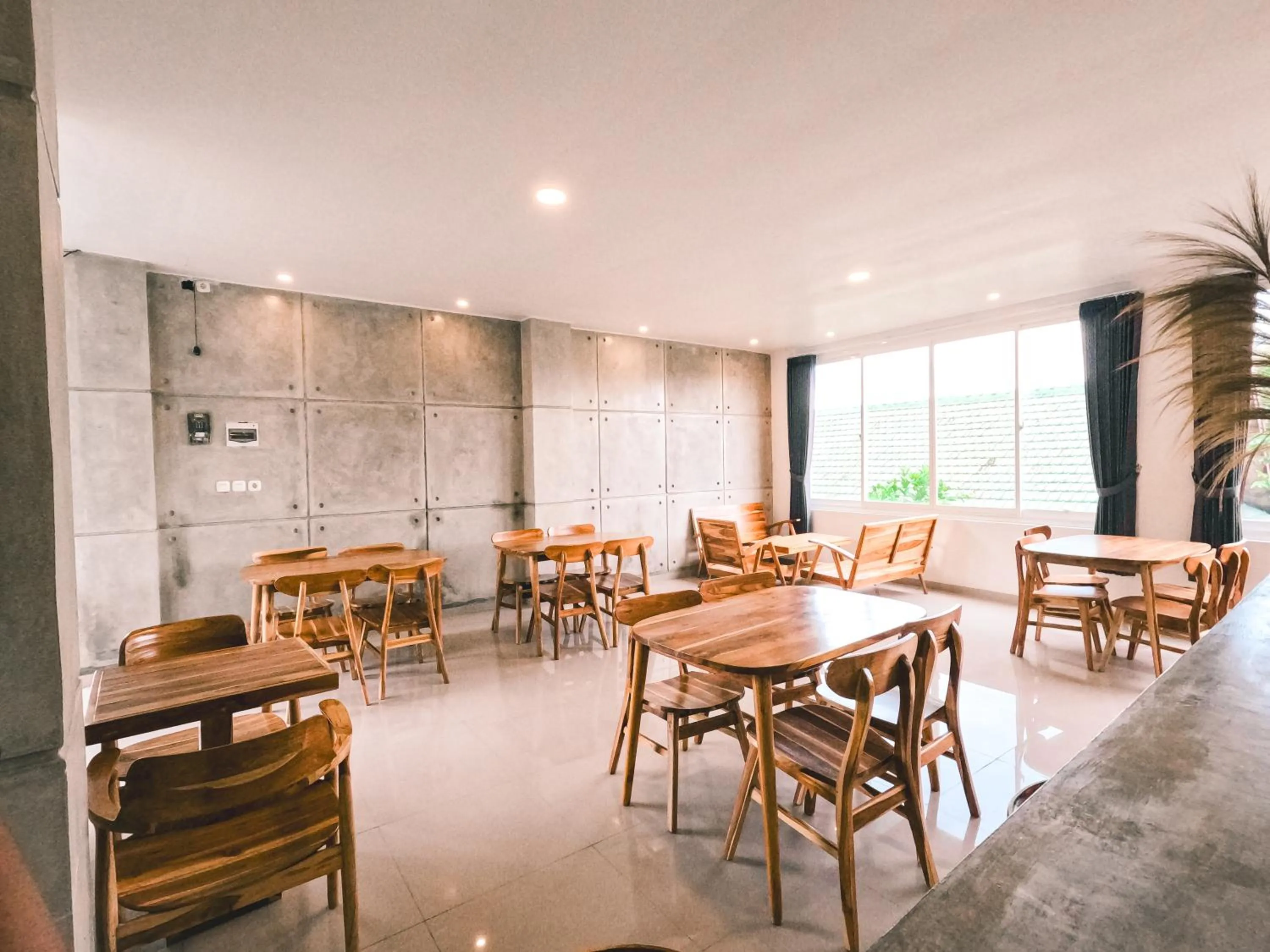 Restaurant/places to eat in Zavana rooms & Restaurant