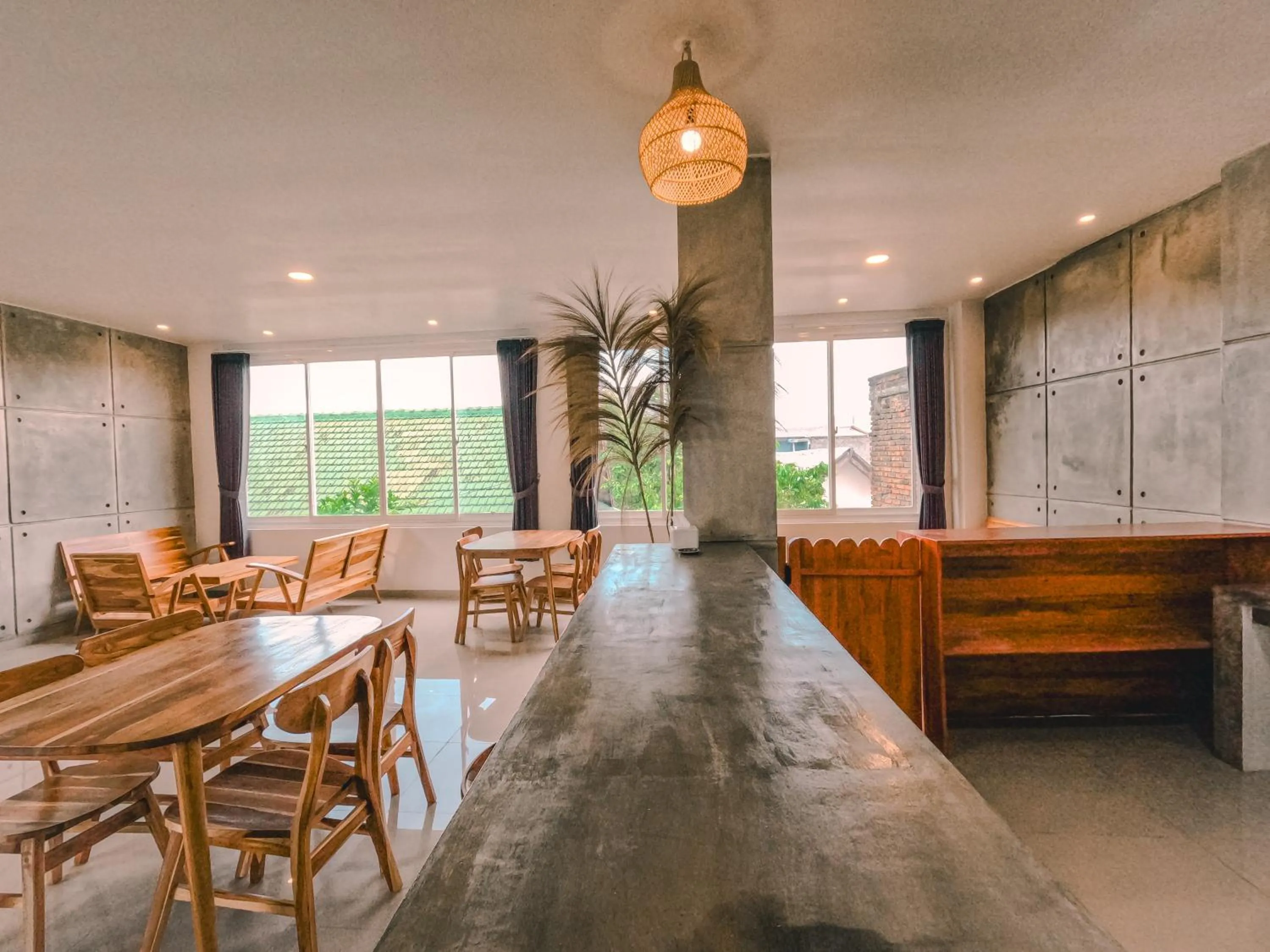 Restaurant/places to eat in Zavana rooms & Restaurant