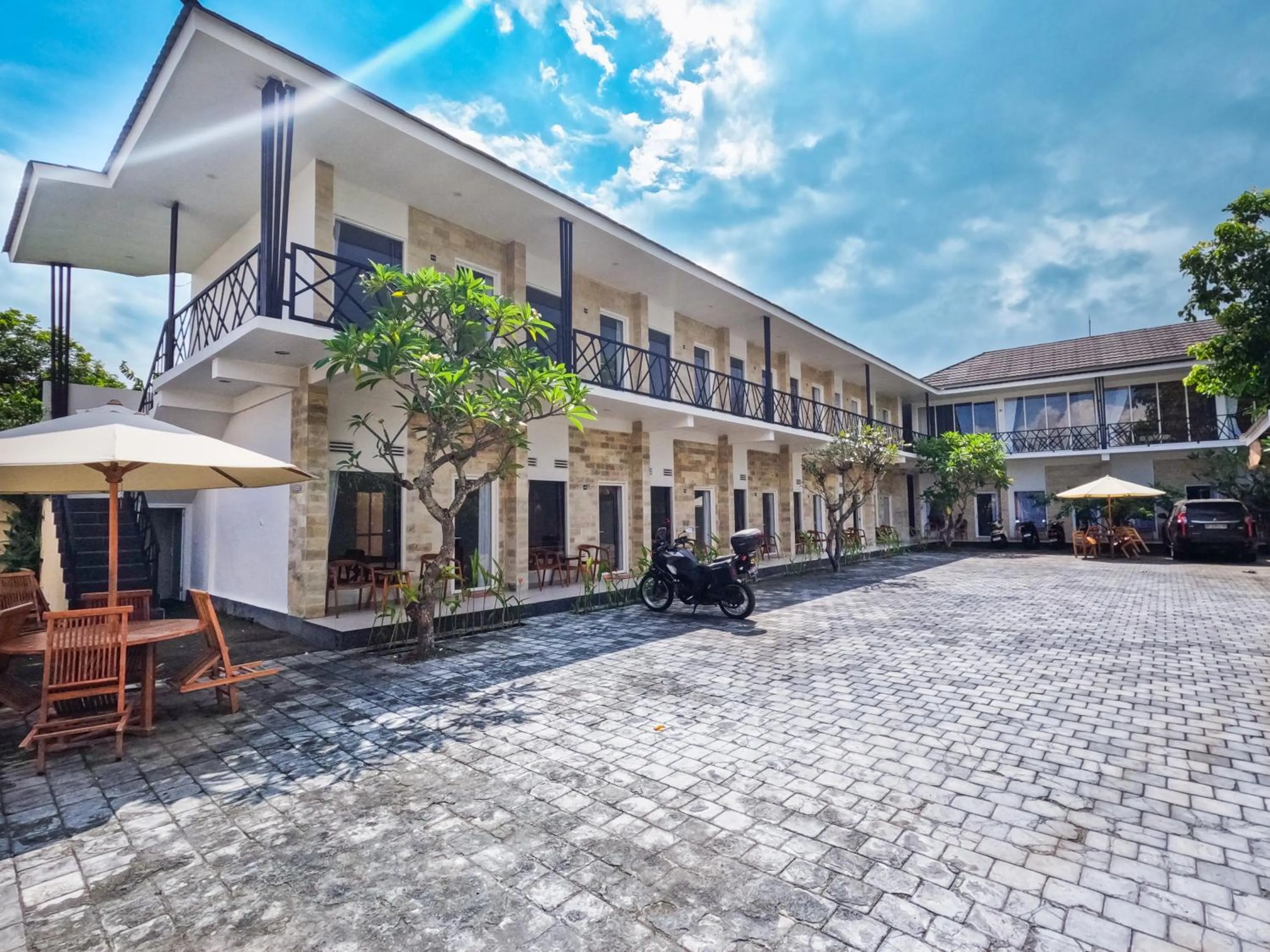 Property building in Zavana rooms & Restaurant