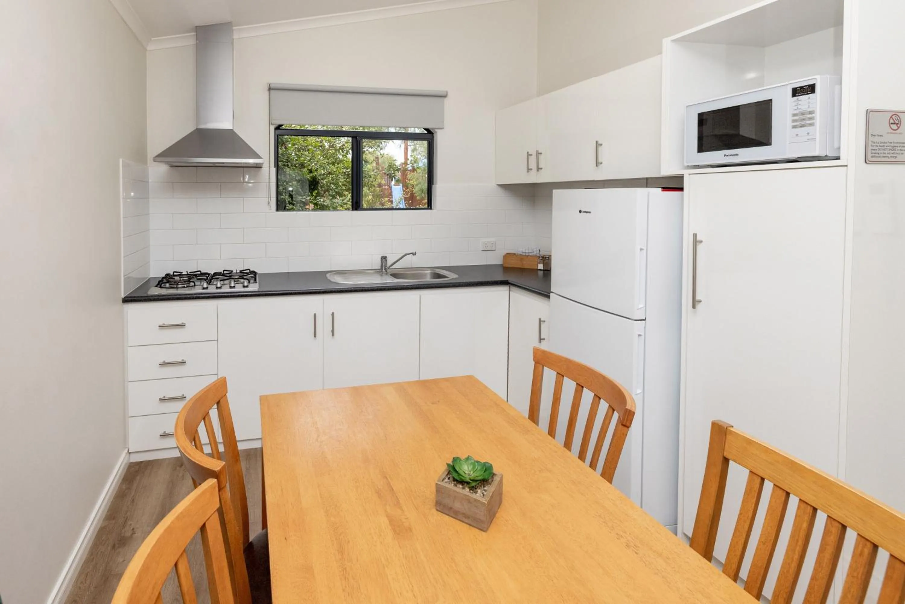 Dining area in BIG4 Emu Beach Holiday Park