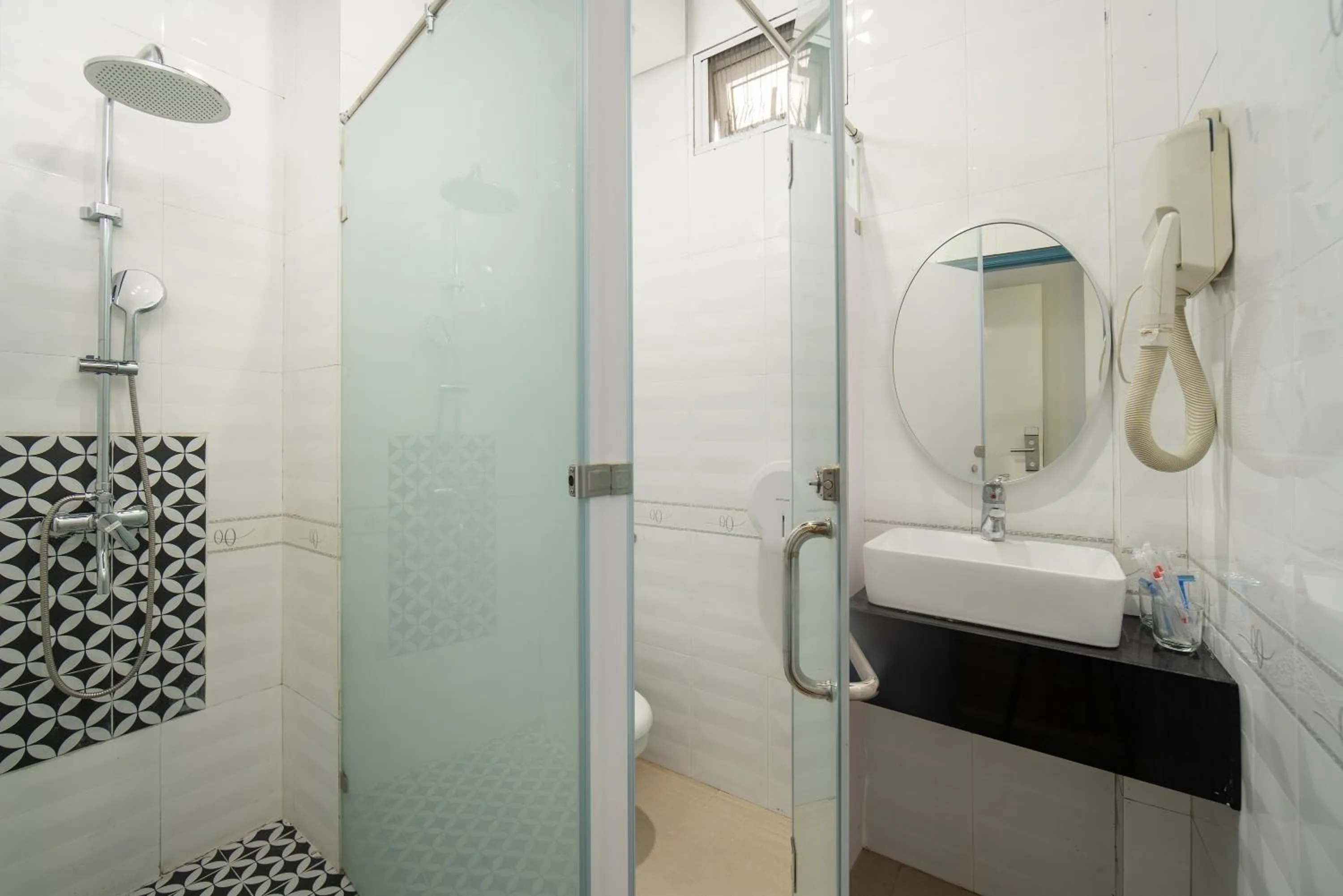 Shower in Diamond Nostalgia Hotel & Spa