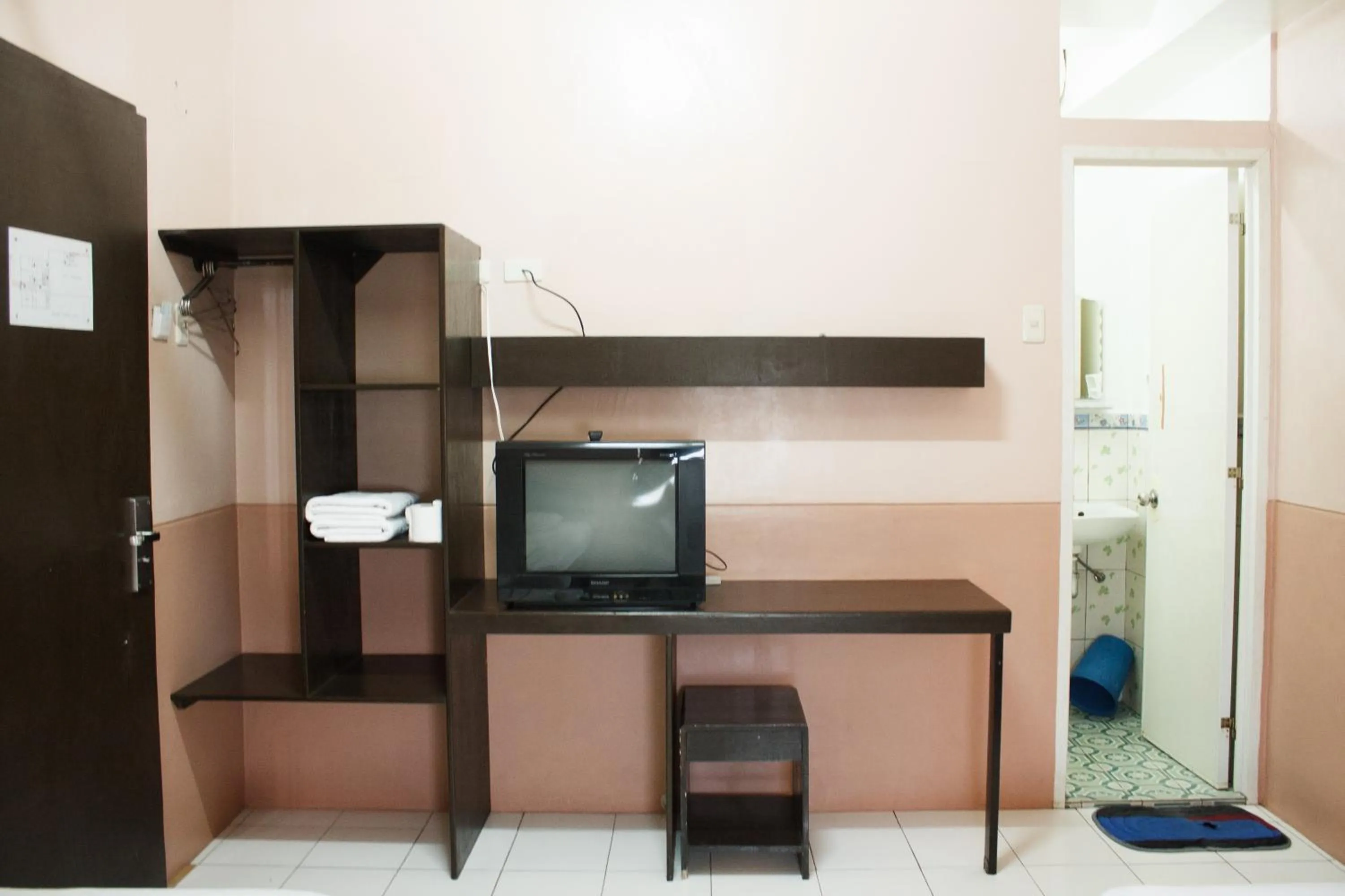 TV and multimedia in GV Hotel - Naval