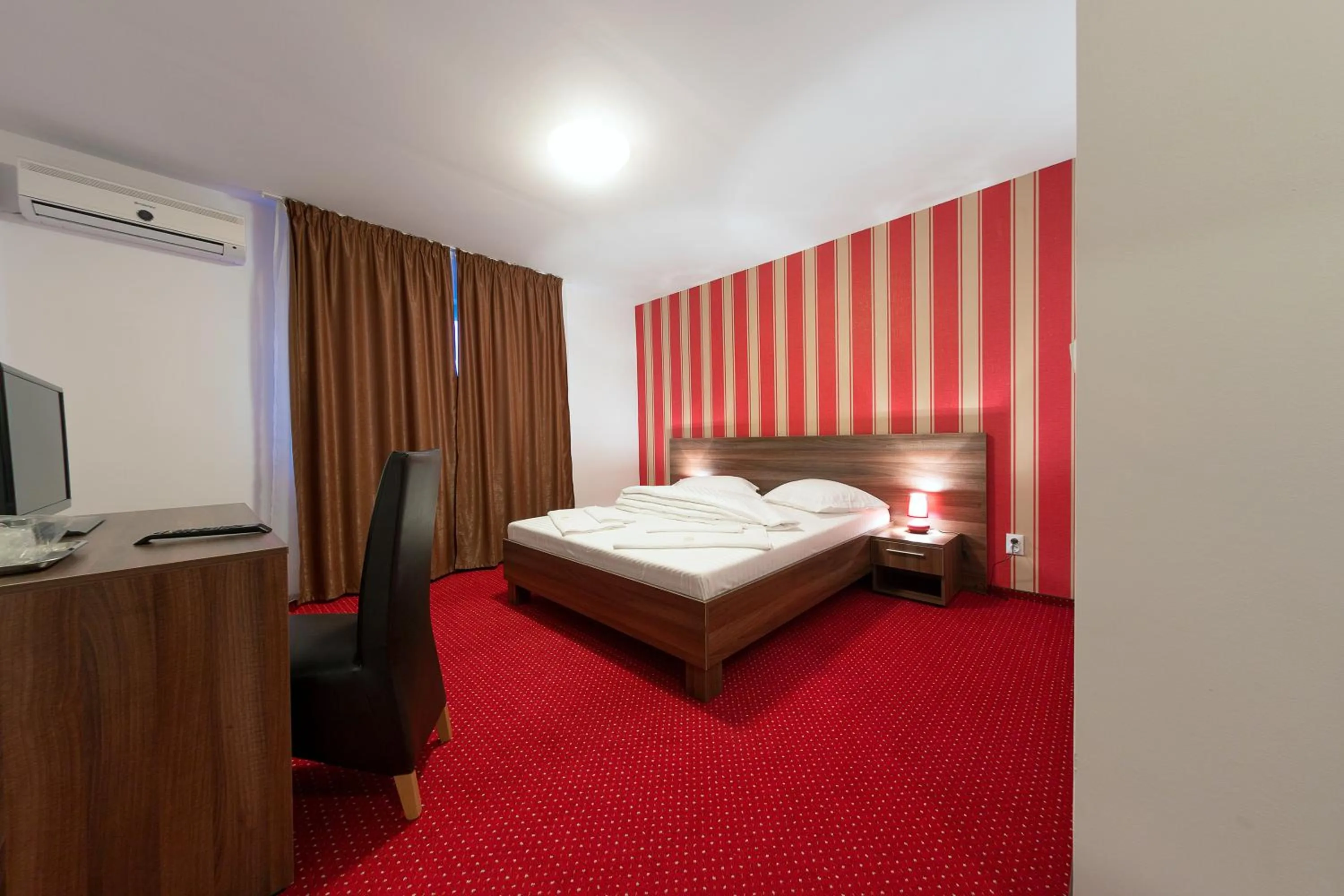 Photo of the whole room, Bed in Pensiunea Select