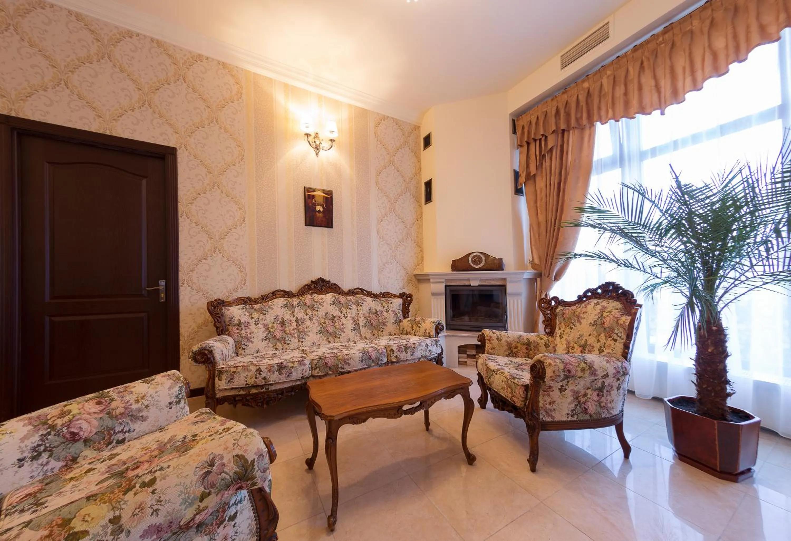 Restaurant/places to eat in Pensiunea Select