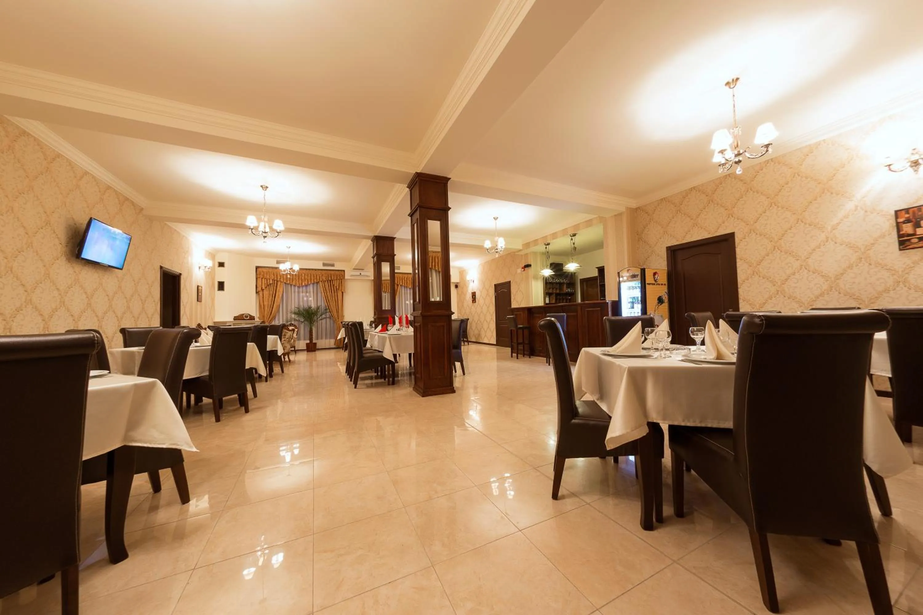 Restaurant/places to eat in Pensiunea Select