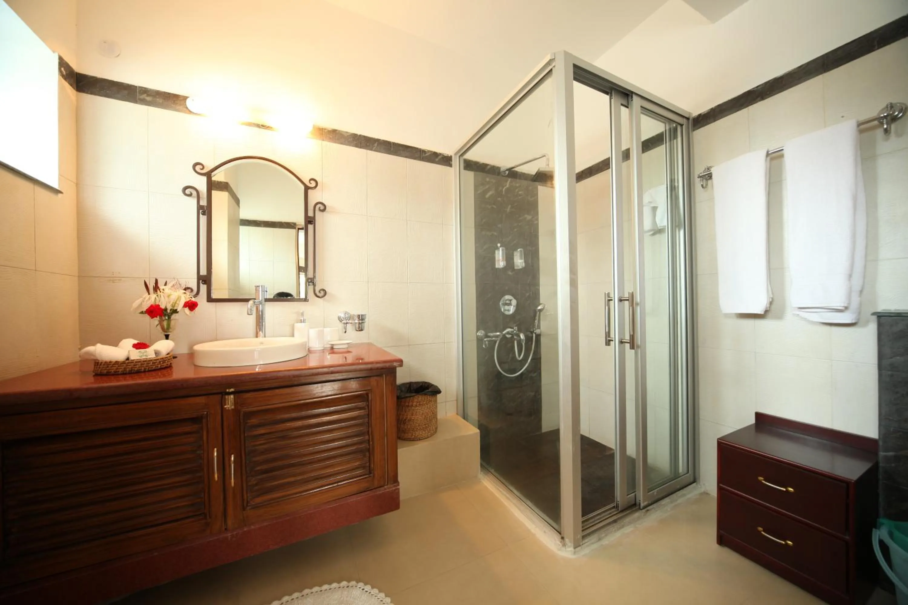 Bathroom in Sourenee Tea Estate