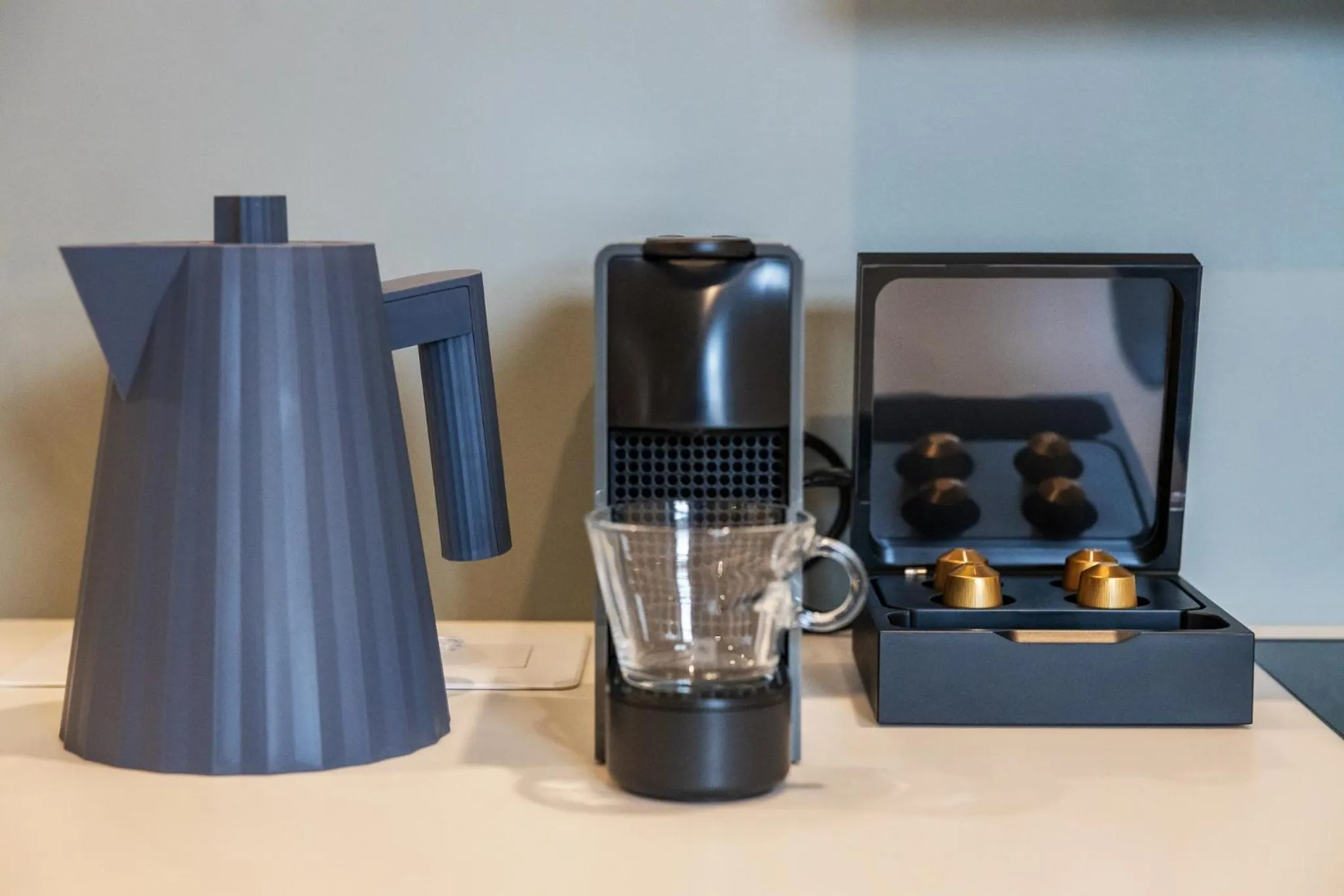 Coffee/tea facilities in kalm stay - a design Aparthotel