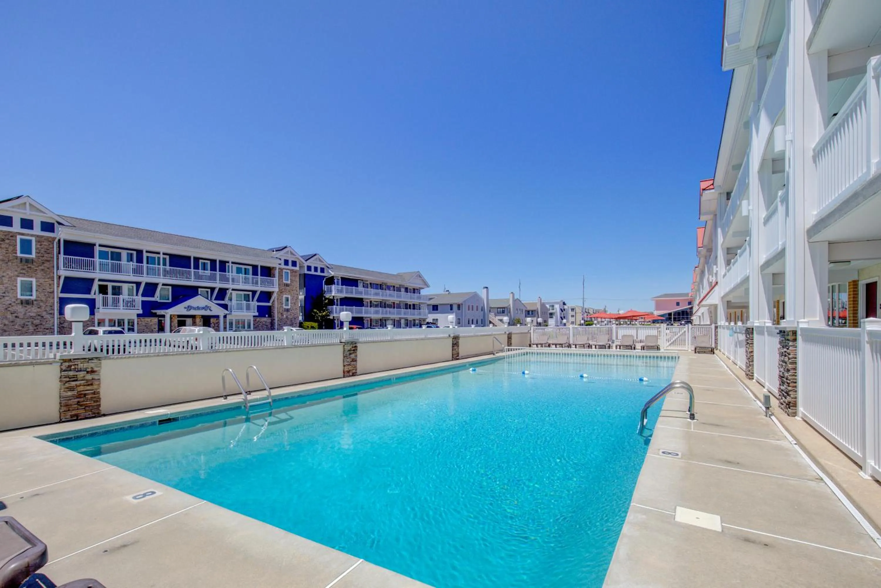 Swimming pool in Desert Sand Resort