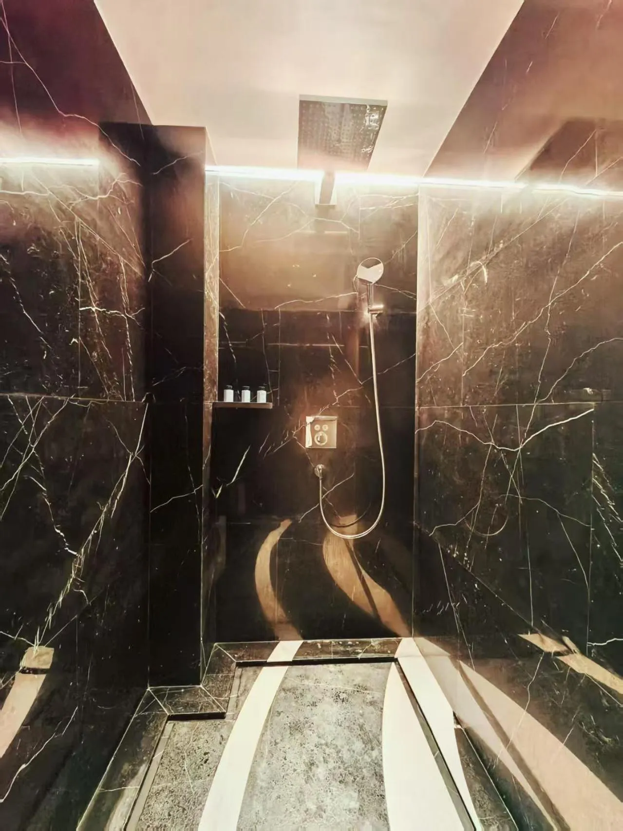 Shower in The Purple Horse Hotel Beijing