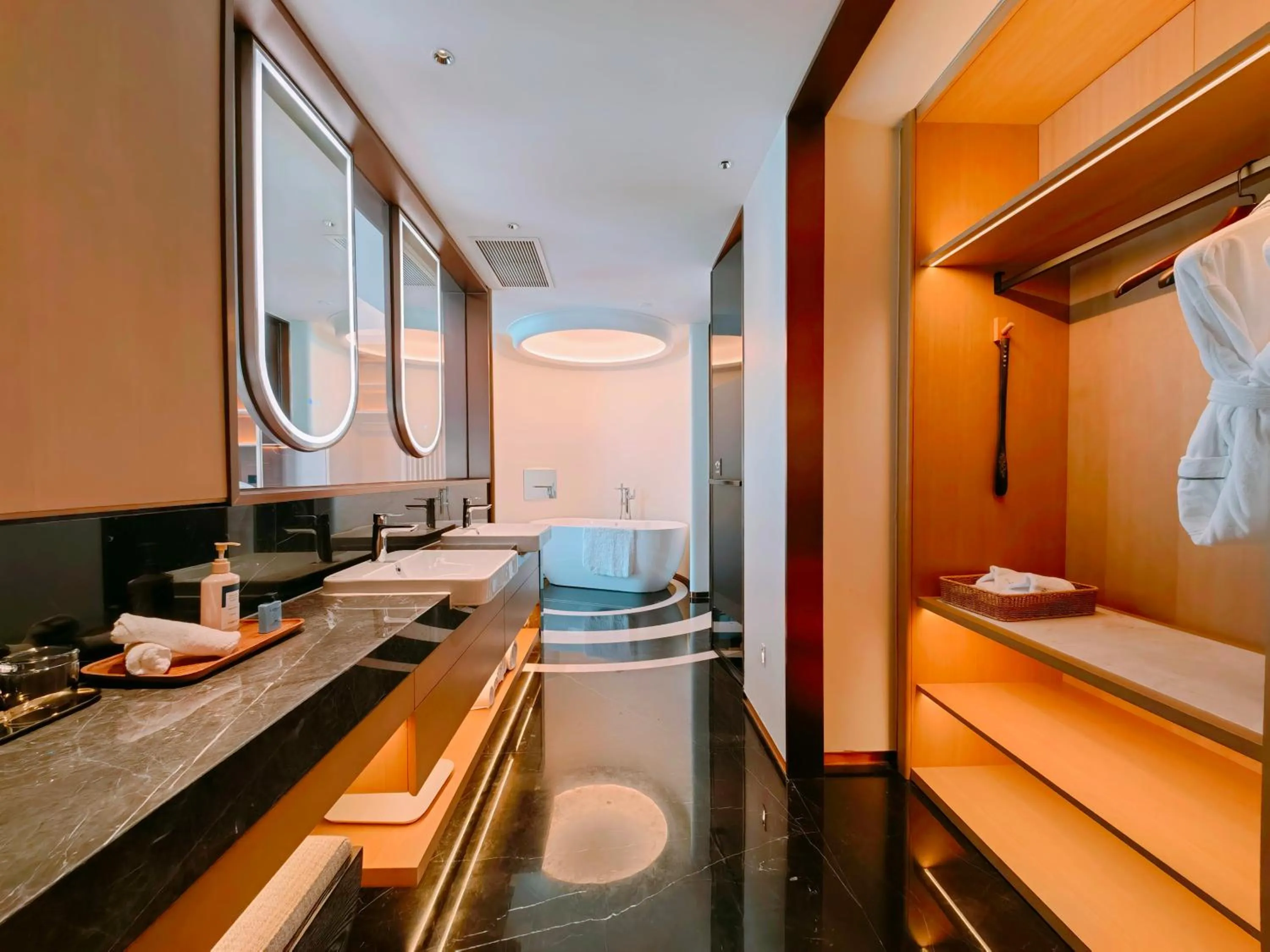 Toilet, Bed in The Purple Horse Hotel Beijing