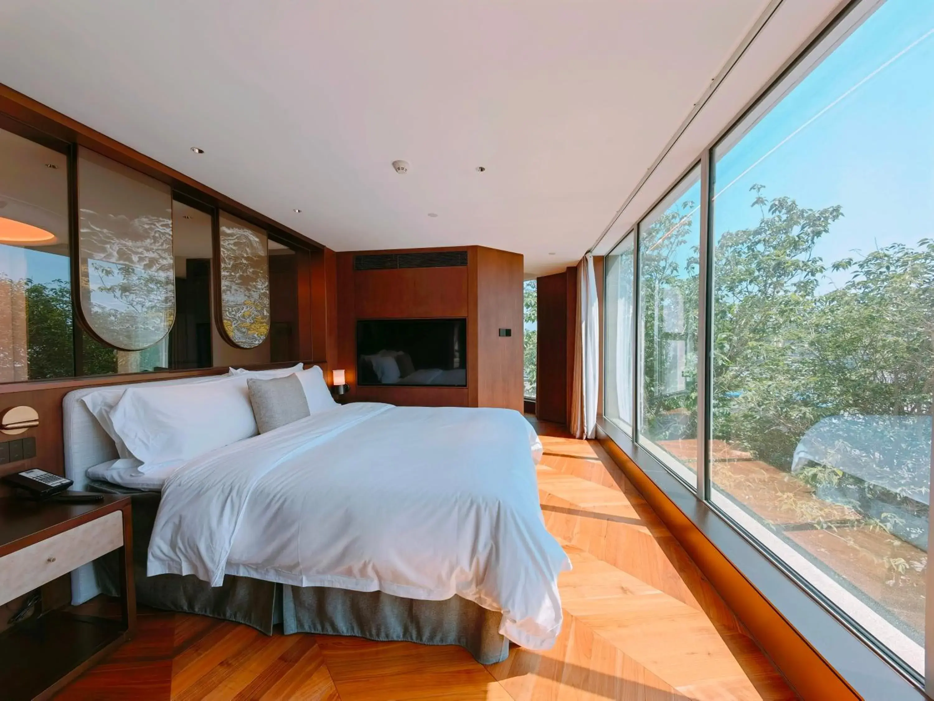 Panoramic Diamond Deluxe Suite - The World's Top Luxury Bedding Brand DUXIANA in The Purple Horse Hotel Beijing Panoramic Diamond Deluxe Suite - The World's Top Luxury Bedding Brand DUXIANA in The Purple Horse Hotel Beijing