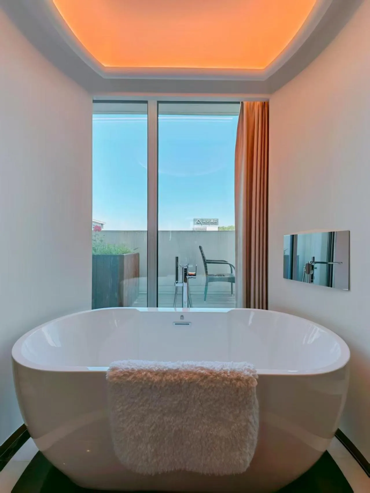 Hot Tub in The Purple Horse Hotel Beijing