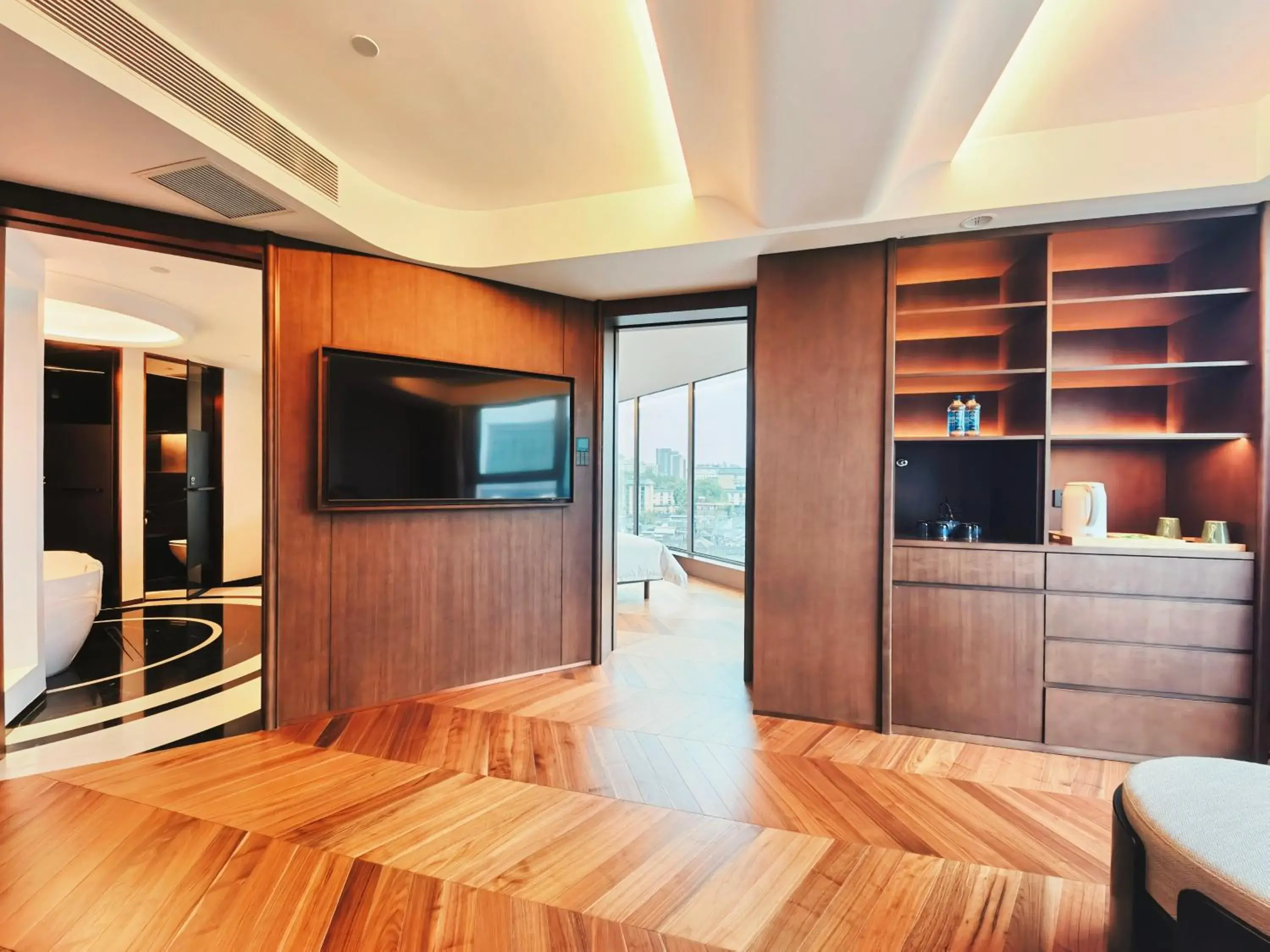 270-Degree Deluxe Landscape Diamond Family Suite - The World's Top Luxury Bedding Brand DUXIANA in The Purple Horse Hotel Beijing 270-Degree Deluxe Landscape Diamond Family Suite - The World's Top Luxury Bedding Brand DUXIANA in The Purple Horse Hotel Beijing