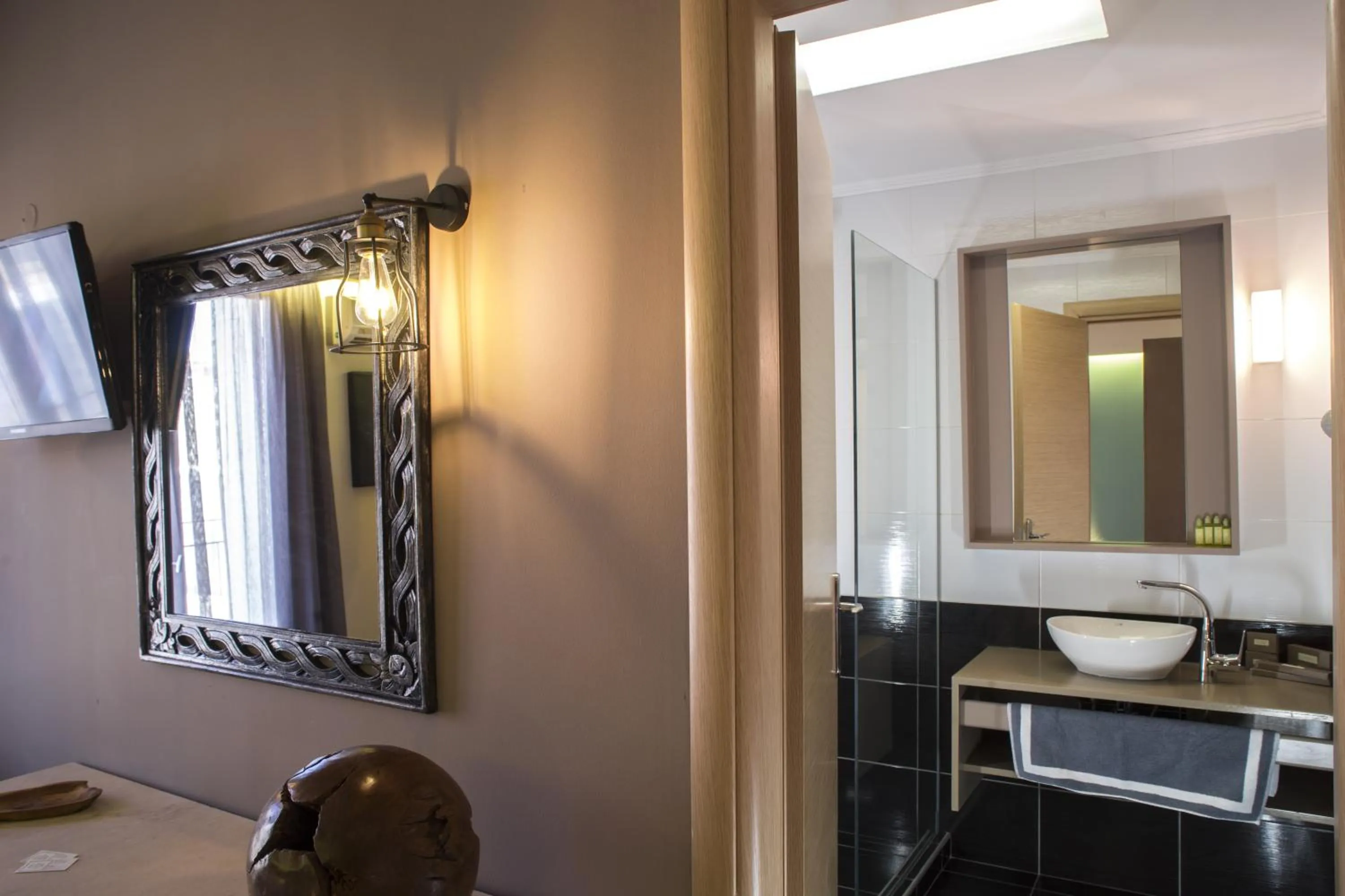 Shower in Elia Potie