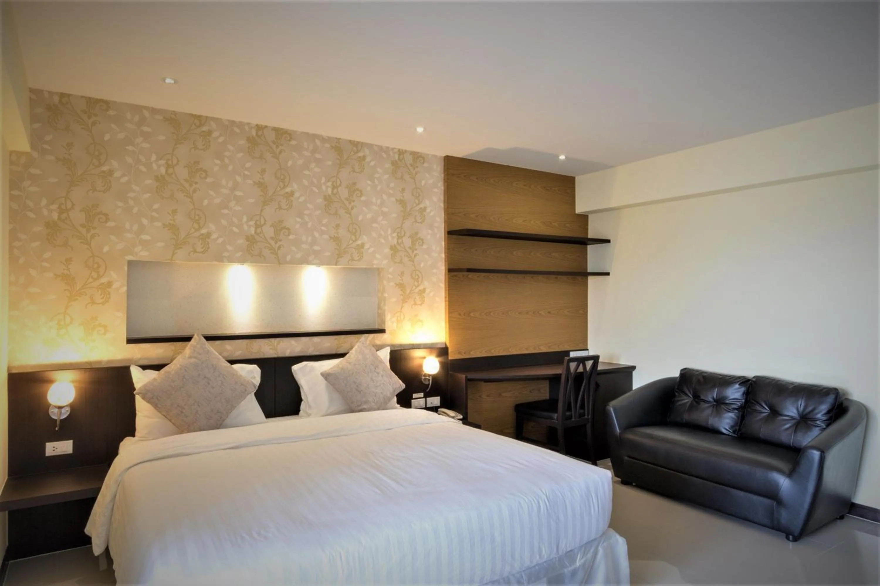 Bedroom, Bed in Chateau de Sukhumvit