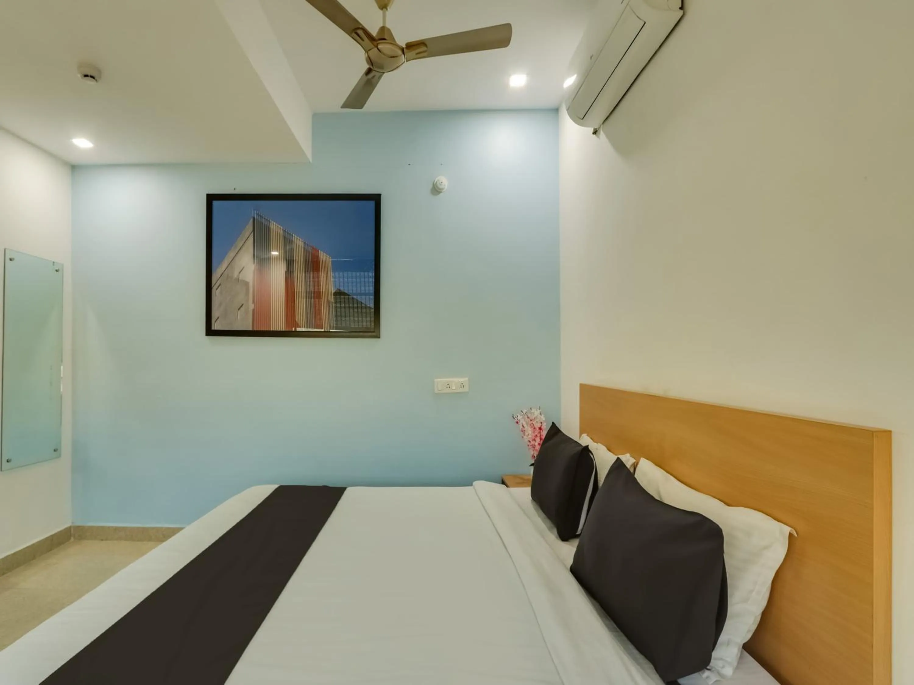 Bedroom, Bed in Super Townhouse Qualia Prime