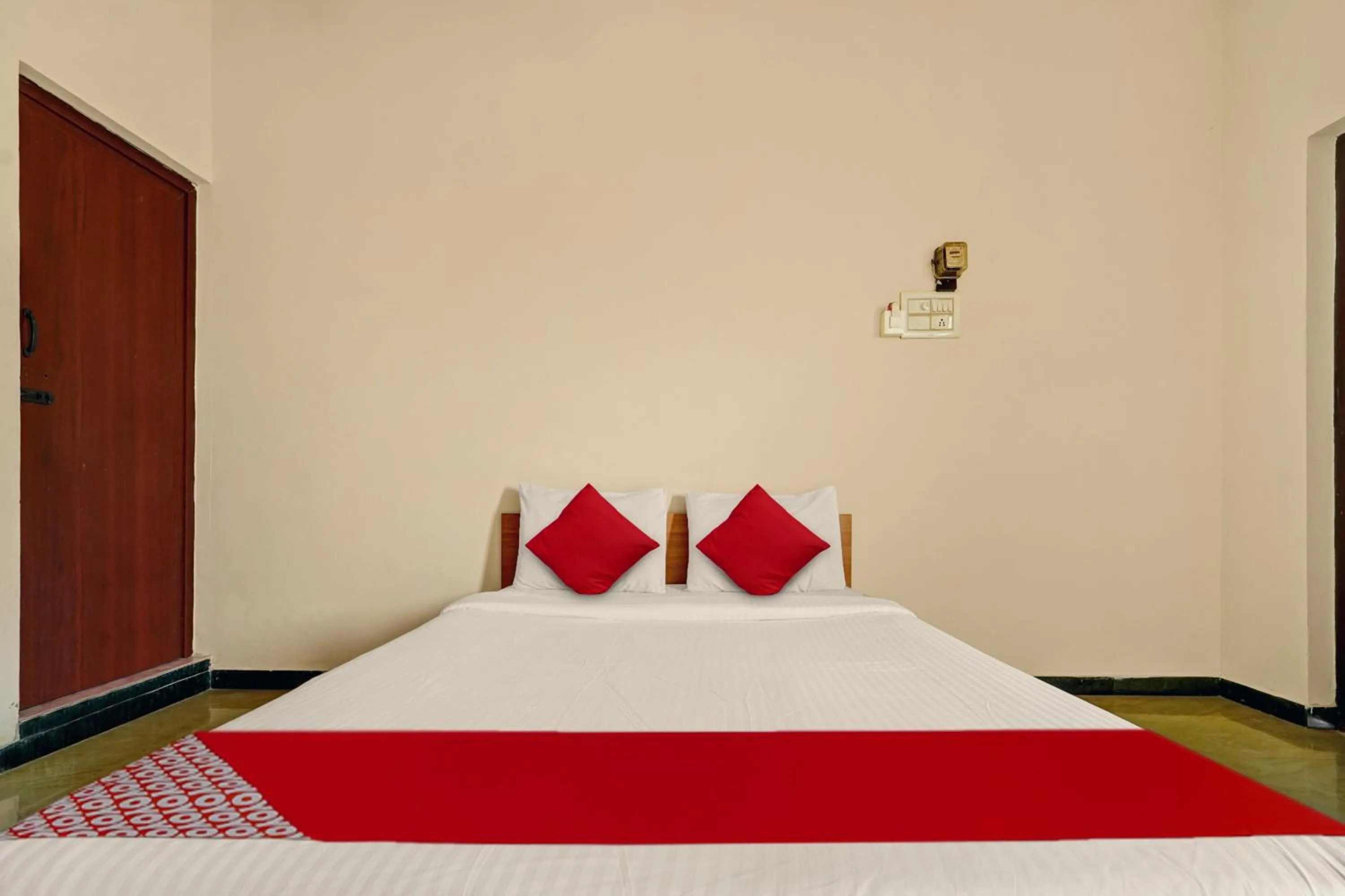 Bedroom, Bed in Hotel O Trident Inn