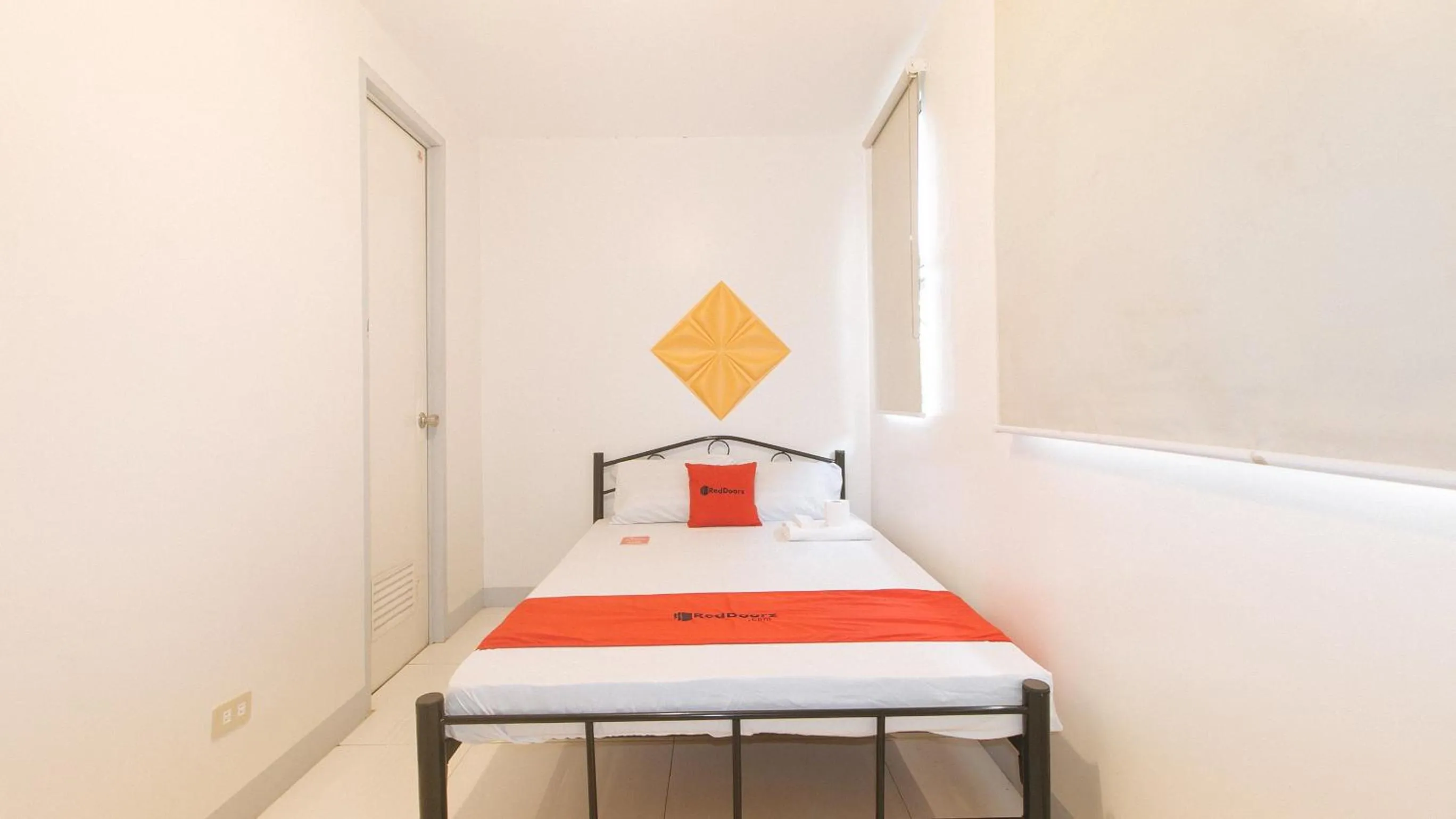 Bedroom, Bed in RedDoorz @ The Vjour Hotel Makati