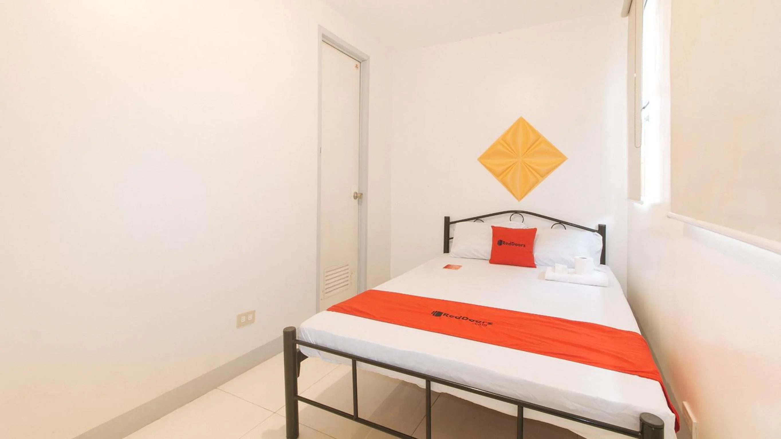 Bedroom, Bed in RedDoorz @ The Vjour Hotel Makati