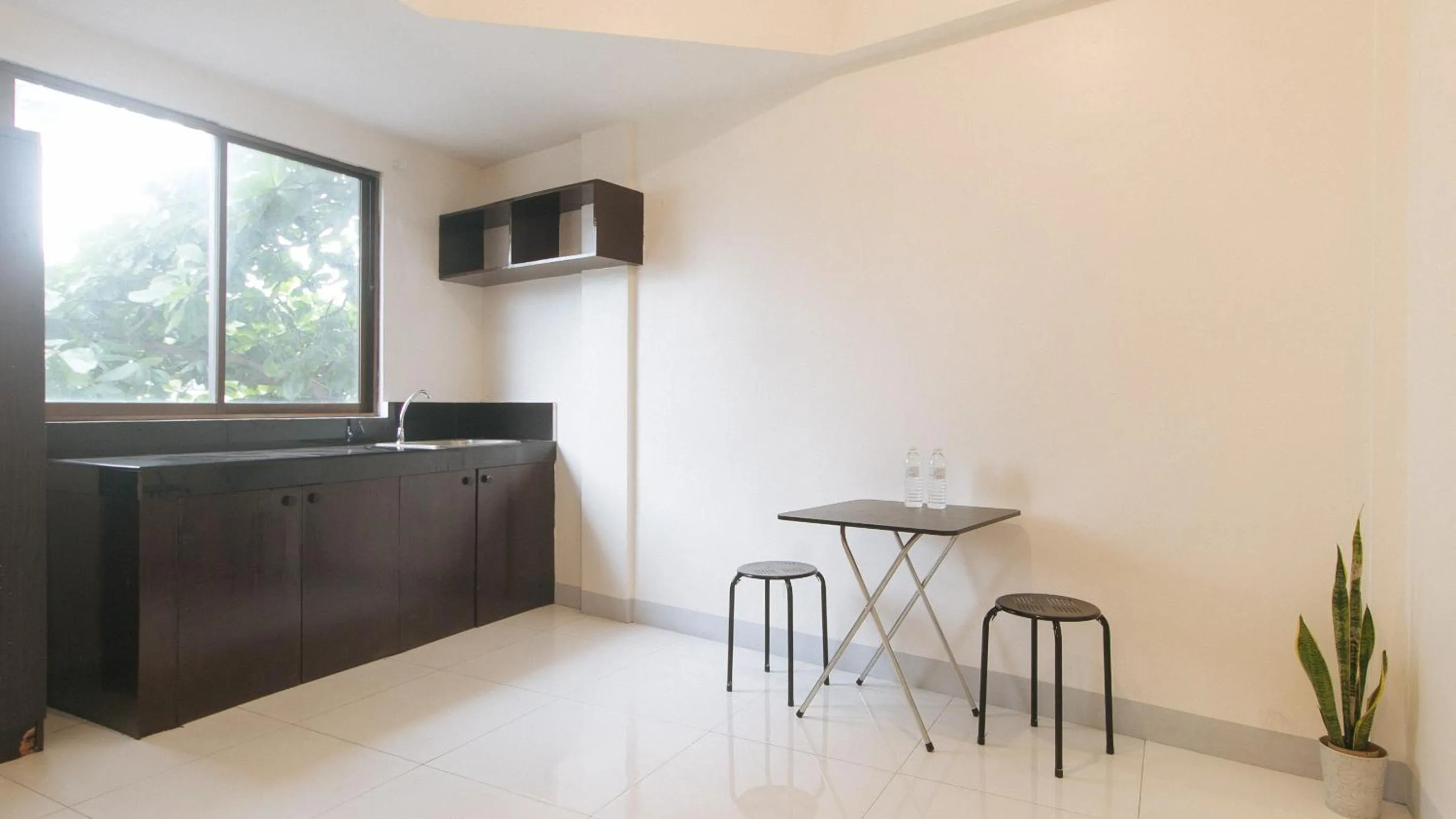 Seating area in RedDoorz @ The Vjour Hotel Makati