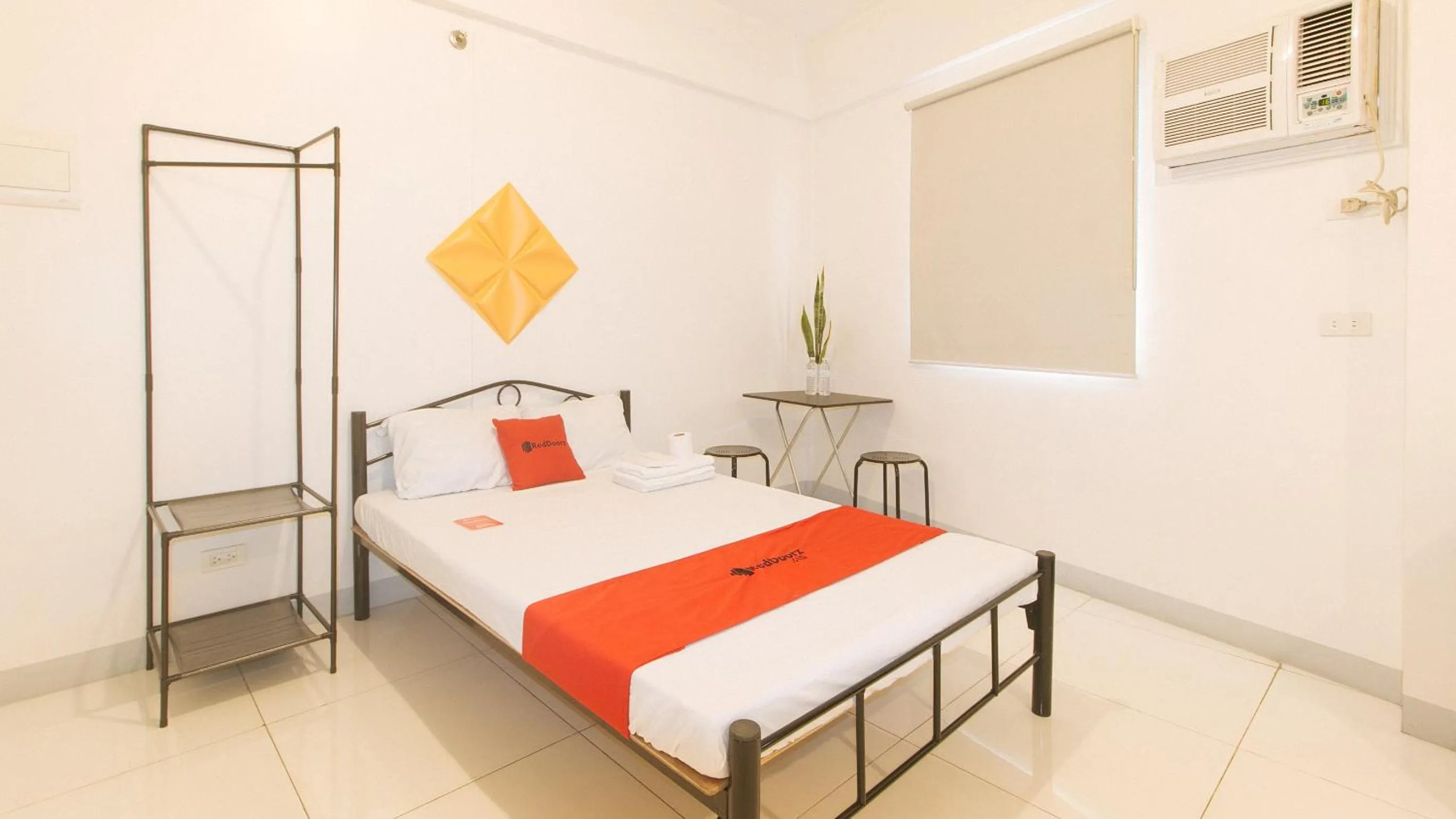 Bed in RedDoorz @ The Vjour Hotel Makati