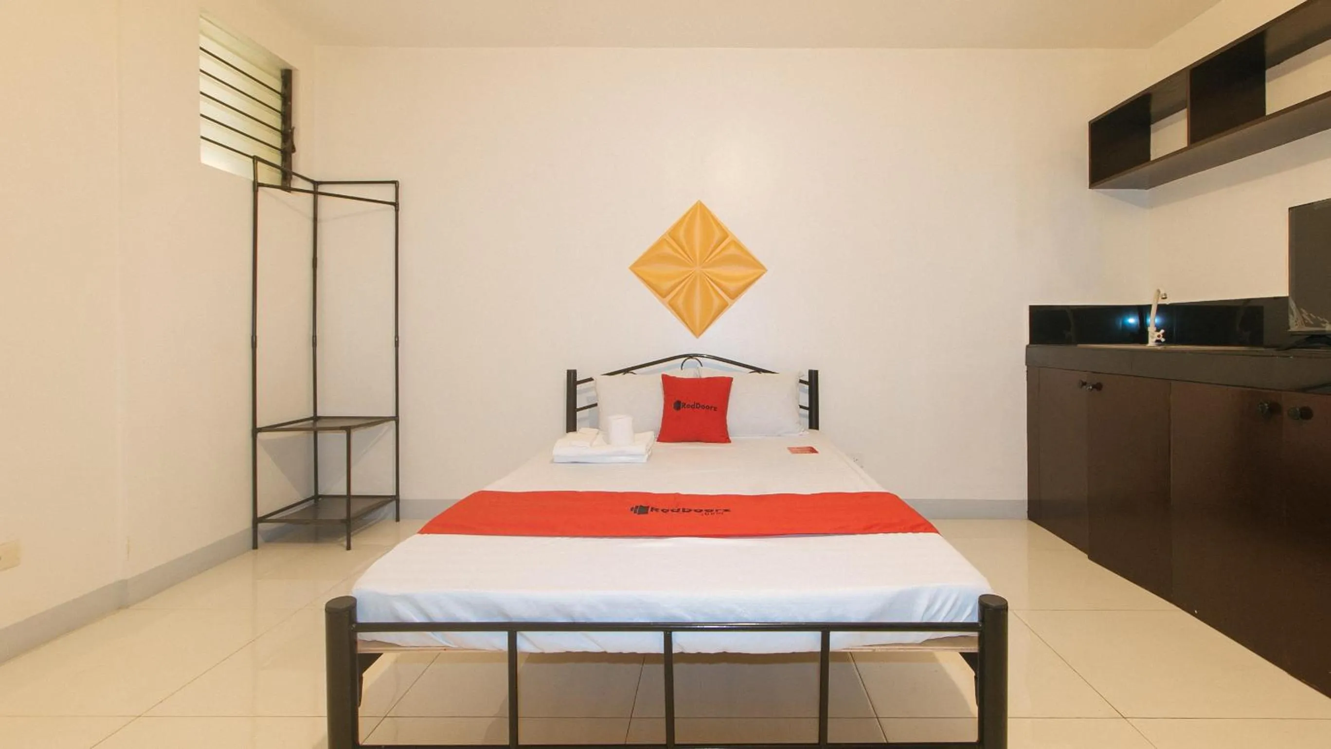 Photo of the whole room, Bed in RedDoorz @ The Vjour Hotel Makati