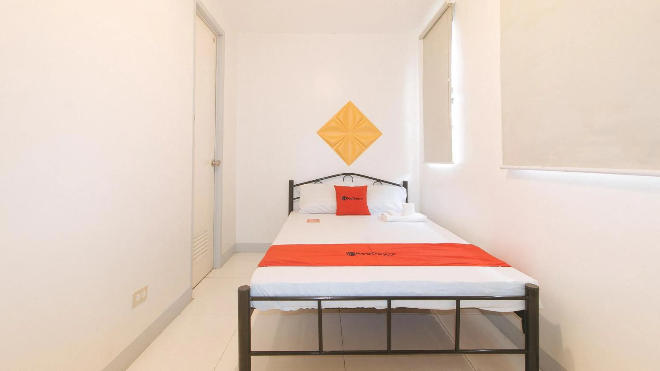 Bedroom, Bed in RedDoorz @ The Vjour Hotel Makati