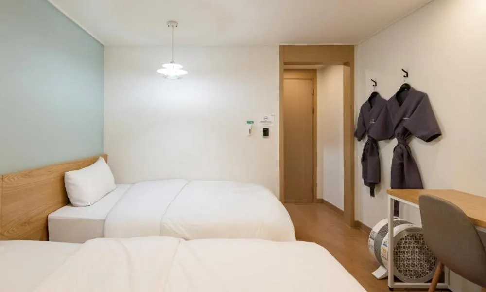 Bed in Cheongju Hotel Dictionary