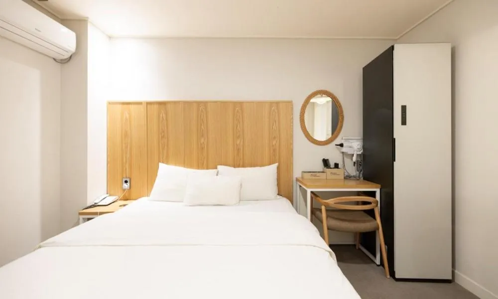 Bed in Cheongju Hotel Dictionary