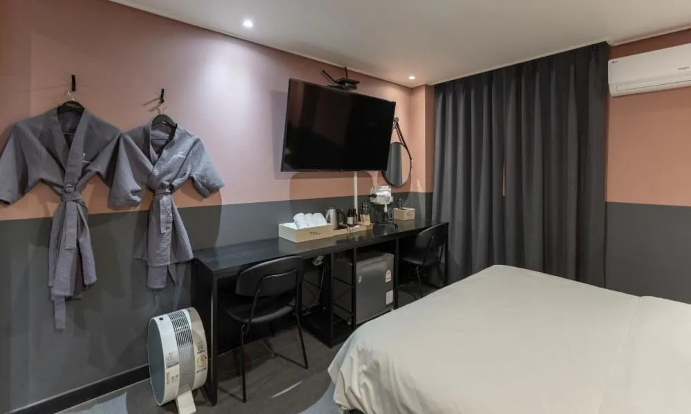 Bed in Cheongju Hotel Dictionary