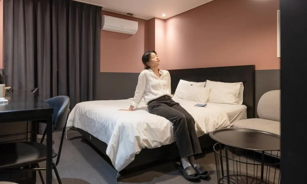 Bed in Cheongju Hotel Dictionary