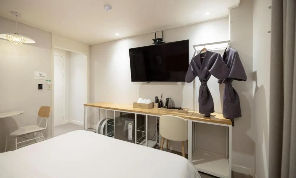 Bed in Cheongju Hotel Dictionary